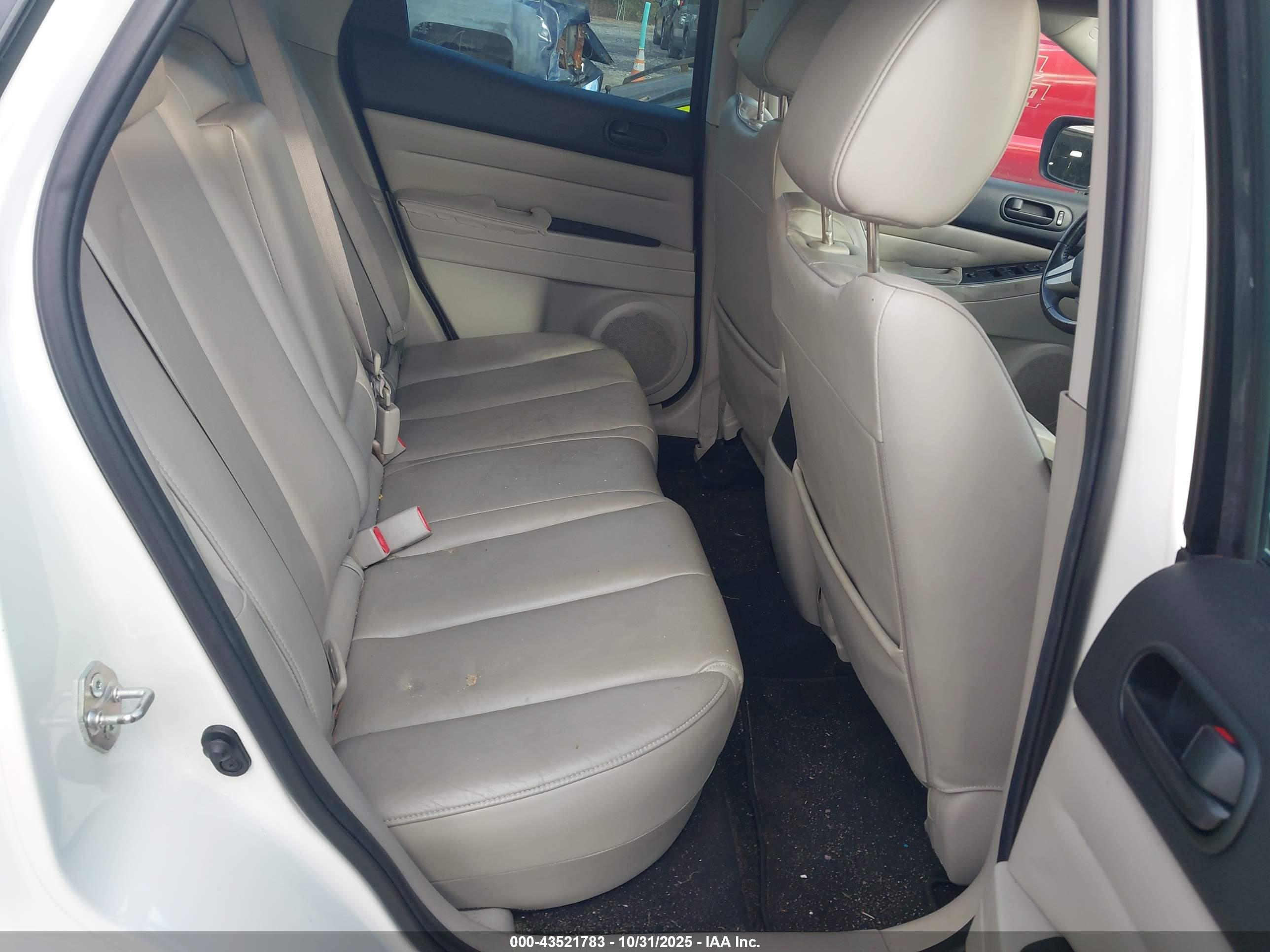 MAZDA CX-7 image 8