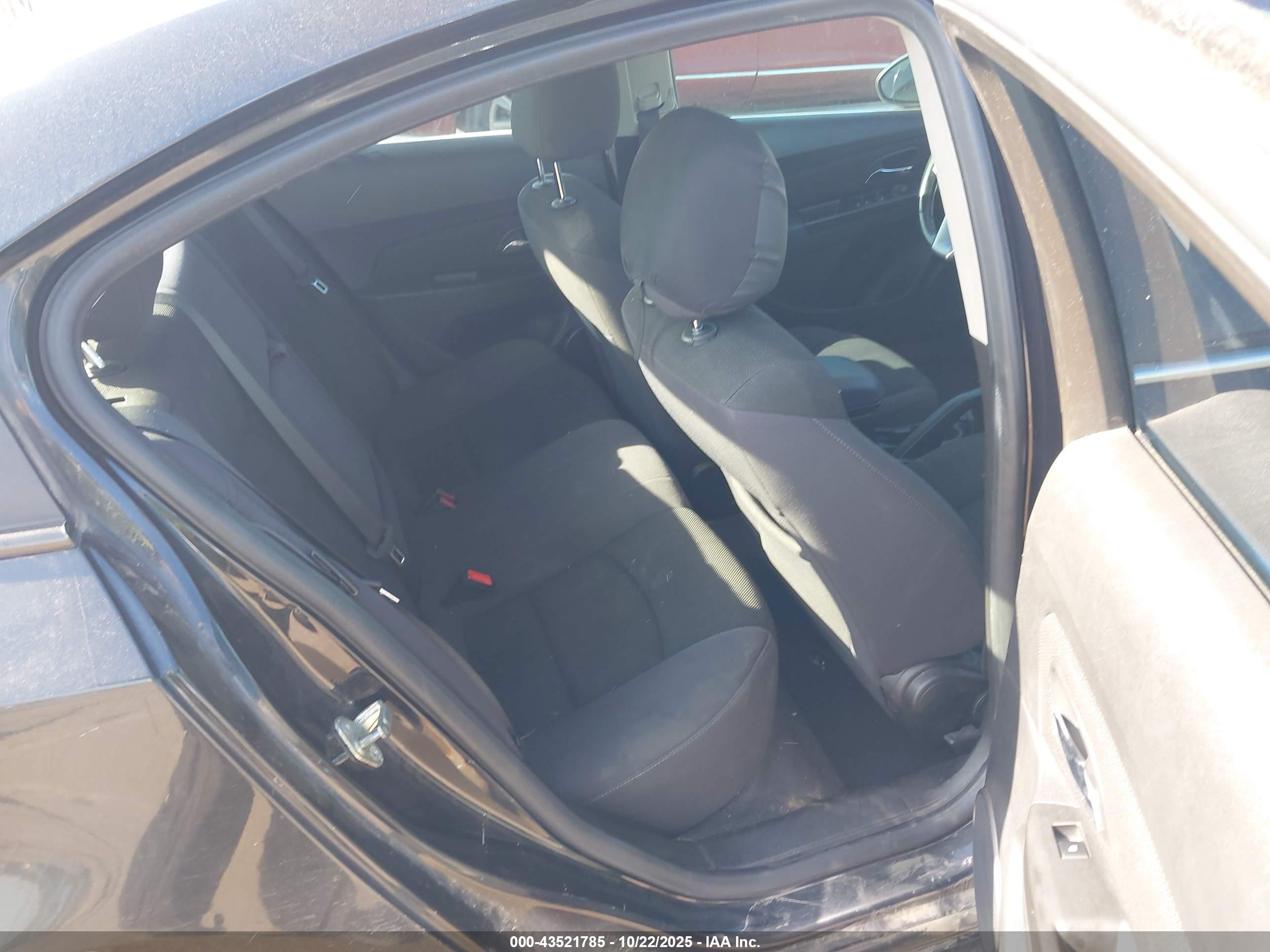 CHEVROLET CRUZE image 8