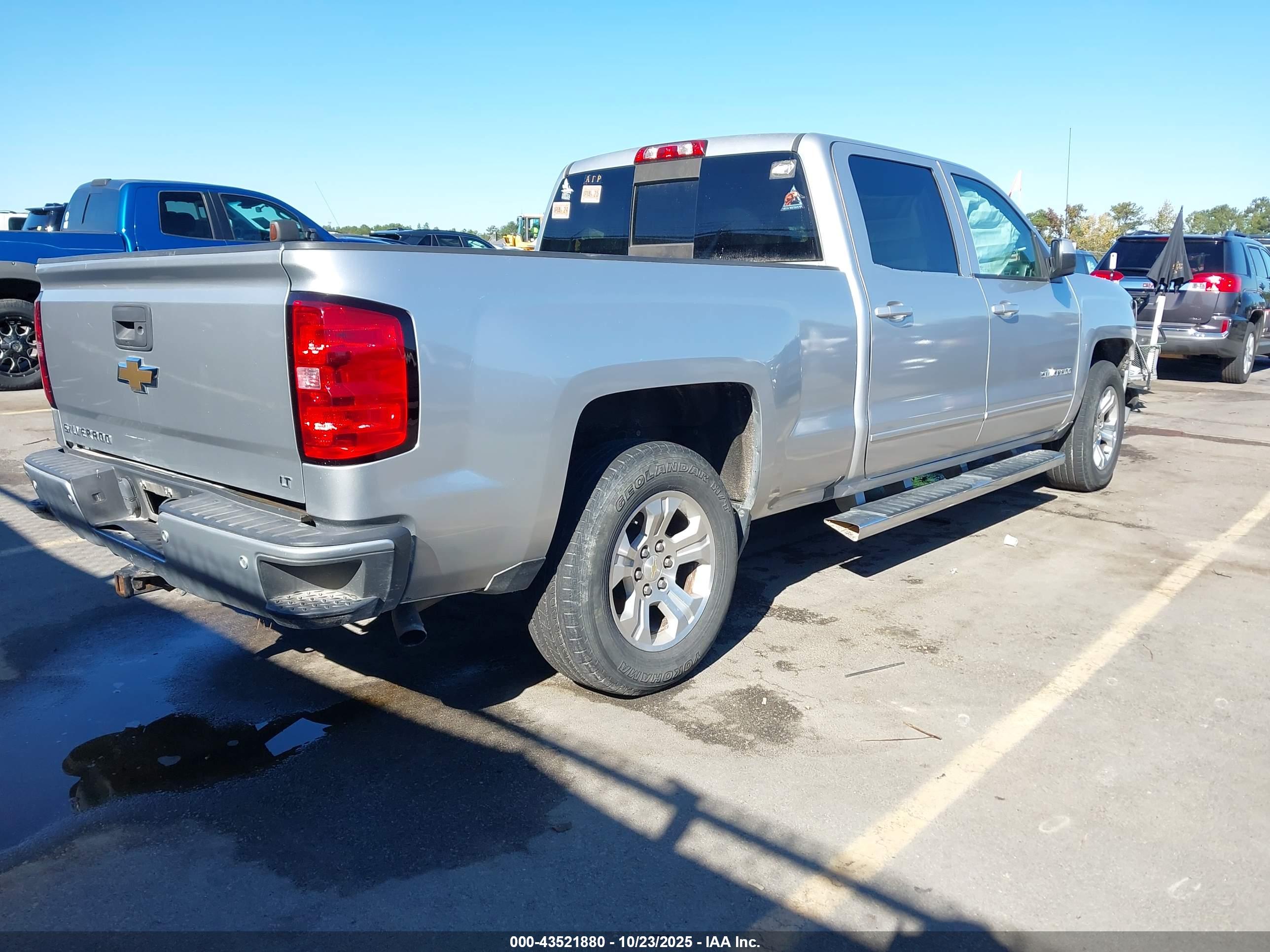 CHEVROLET SILVERADO image 4
