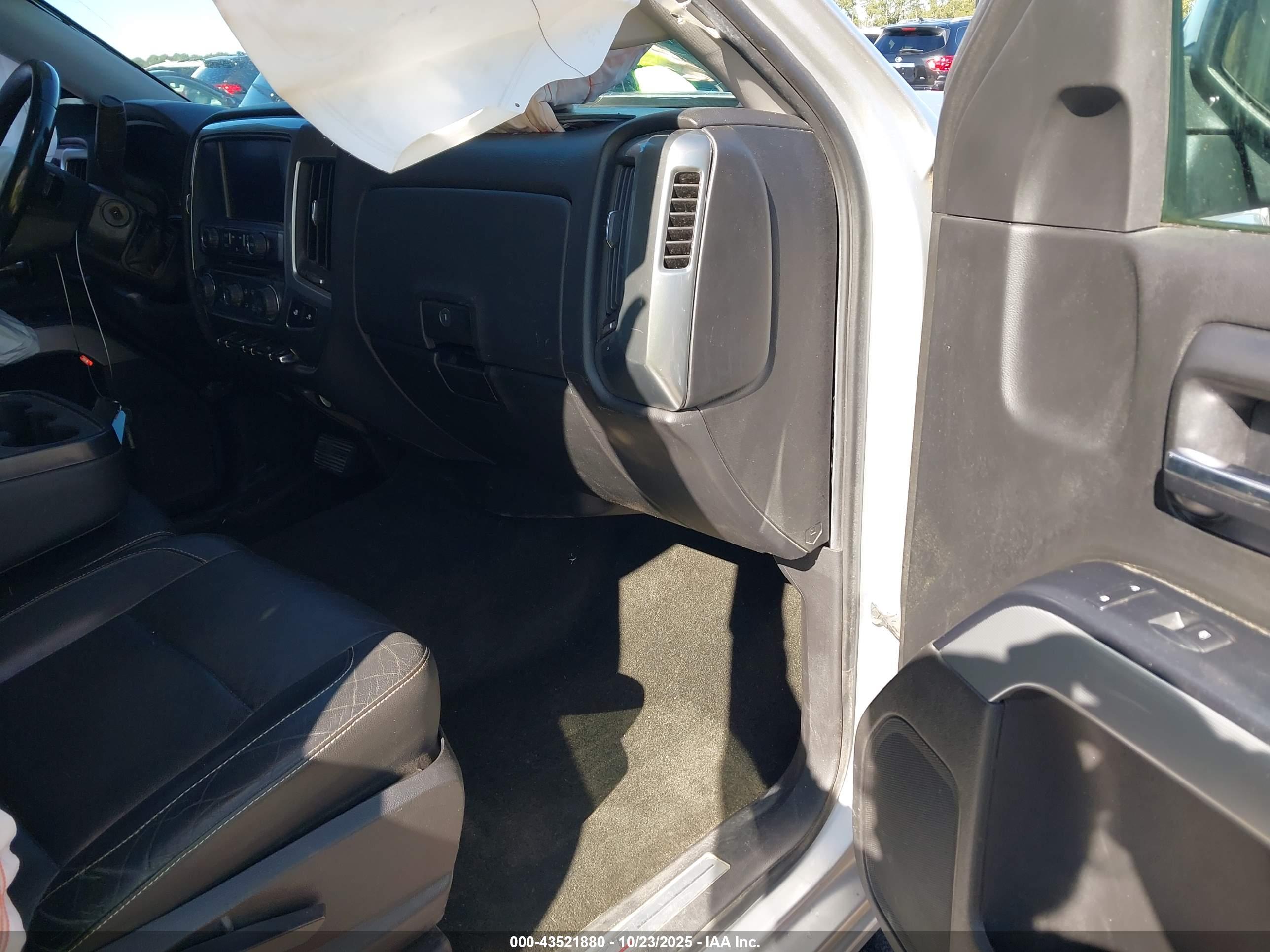 CHEVROLET SILVERADO image 5