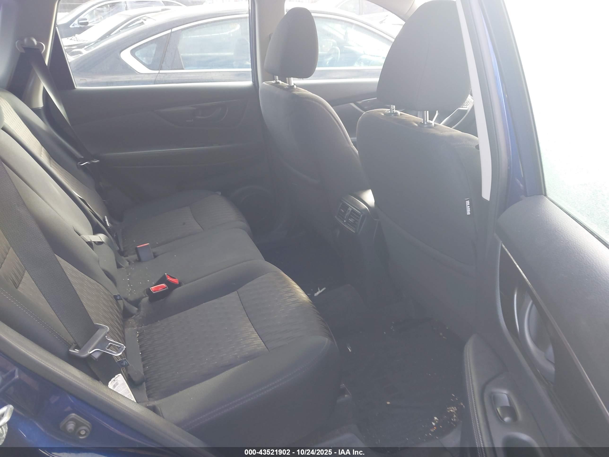 NISSAN ROGUE image 8
