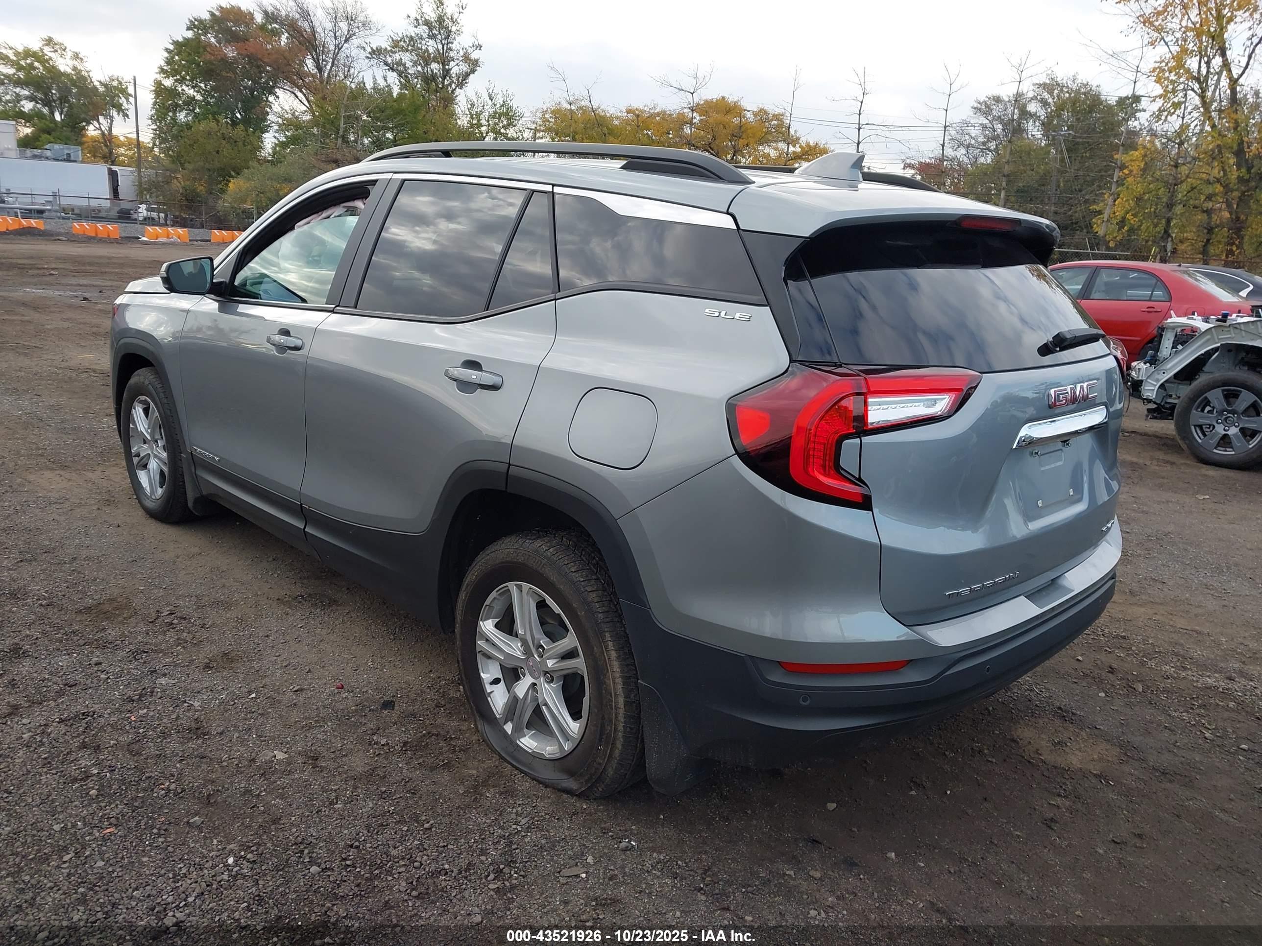 GMC TERRAIN image 3
