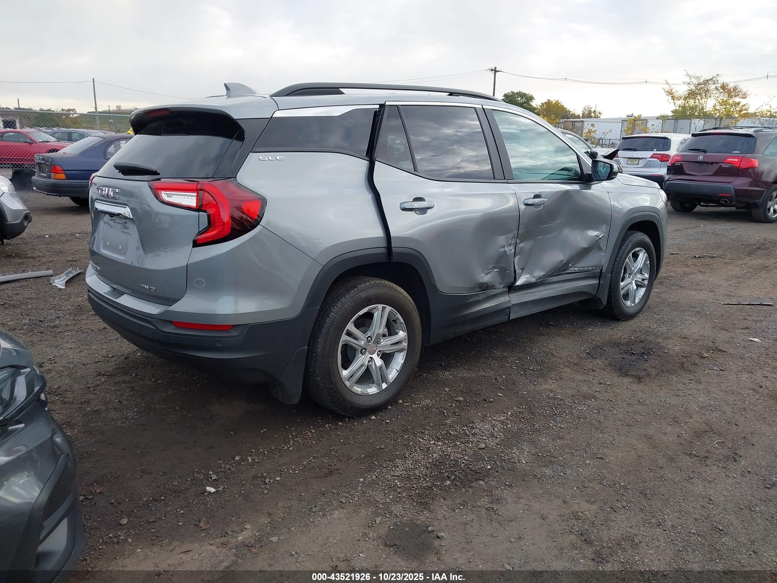 GMC TERRAIN image 4