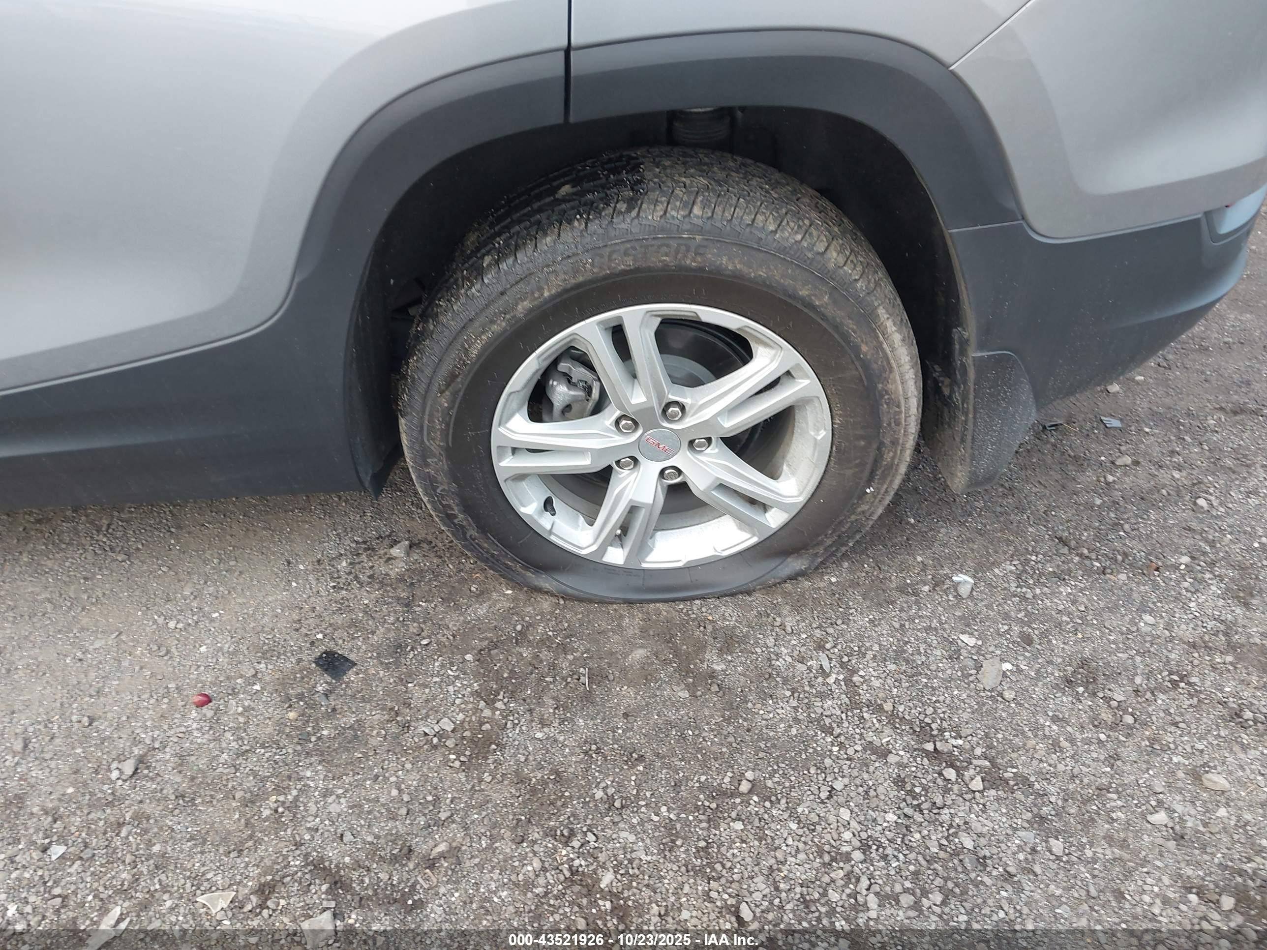 GMC TERRAIN image 6