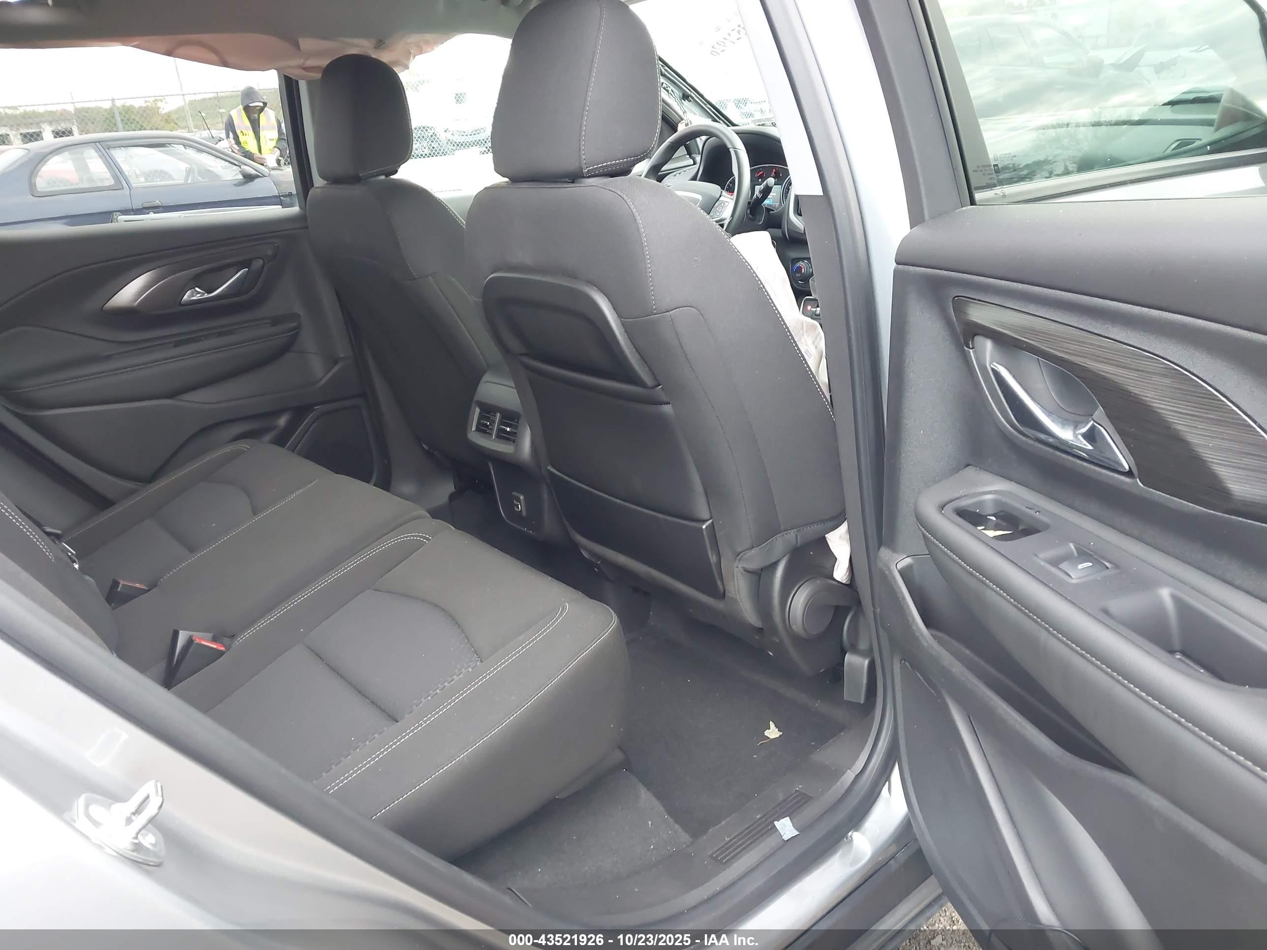 GMC TERRAIN image 8