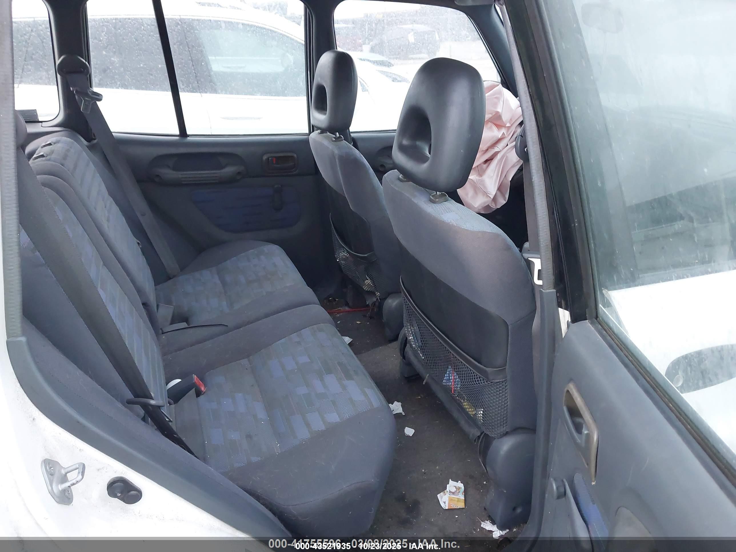 TOYOTA RAV4 image 8