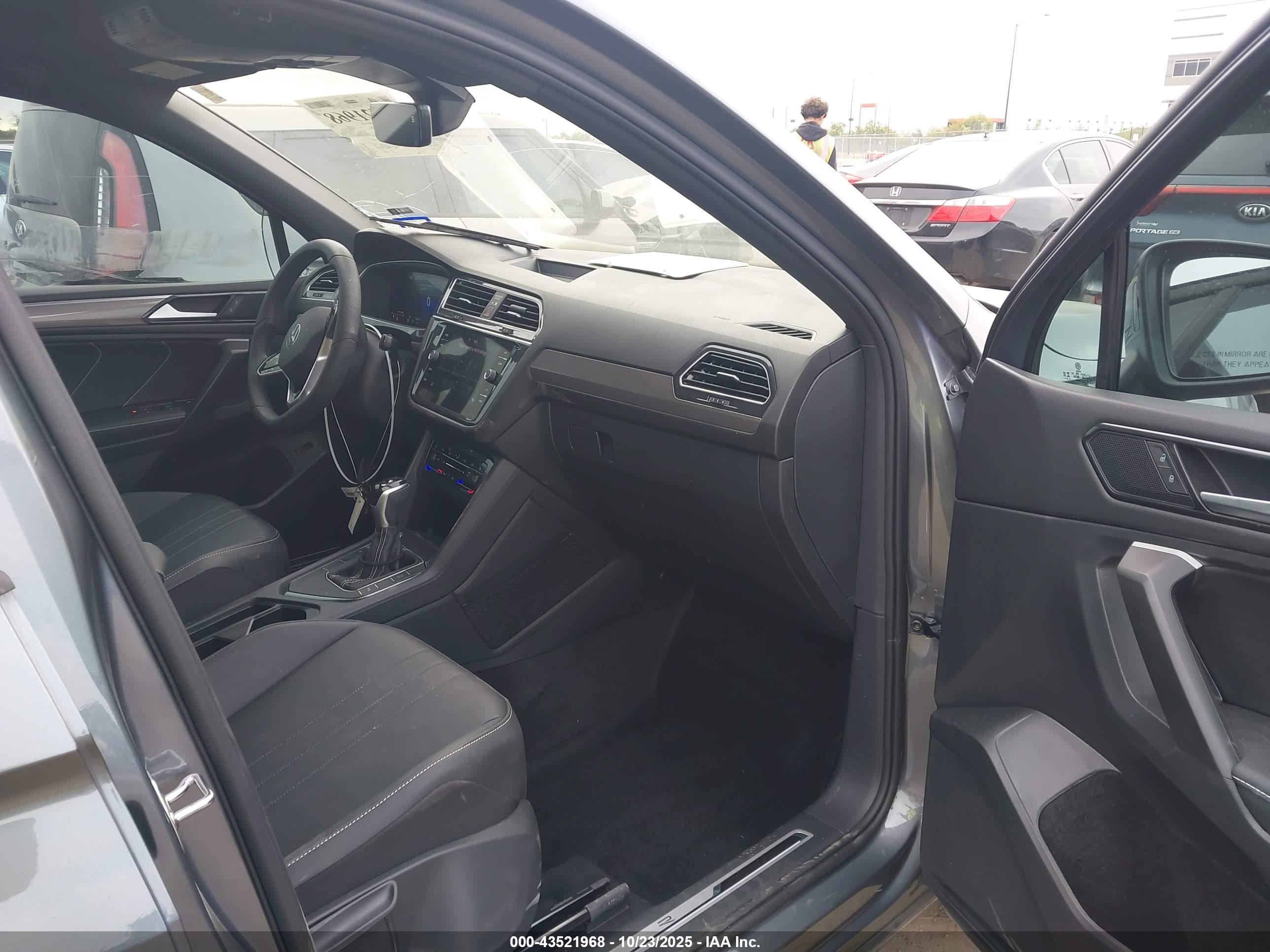 VOLKSWAGEN TIGUAN image 5