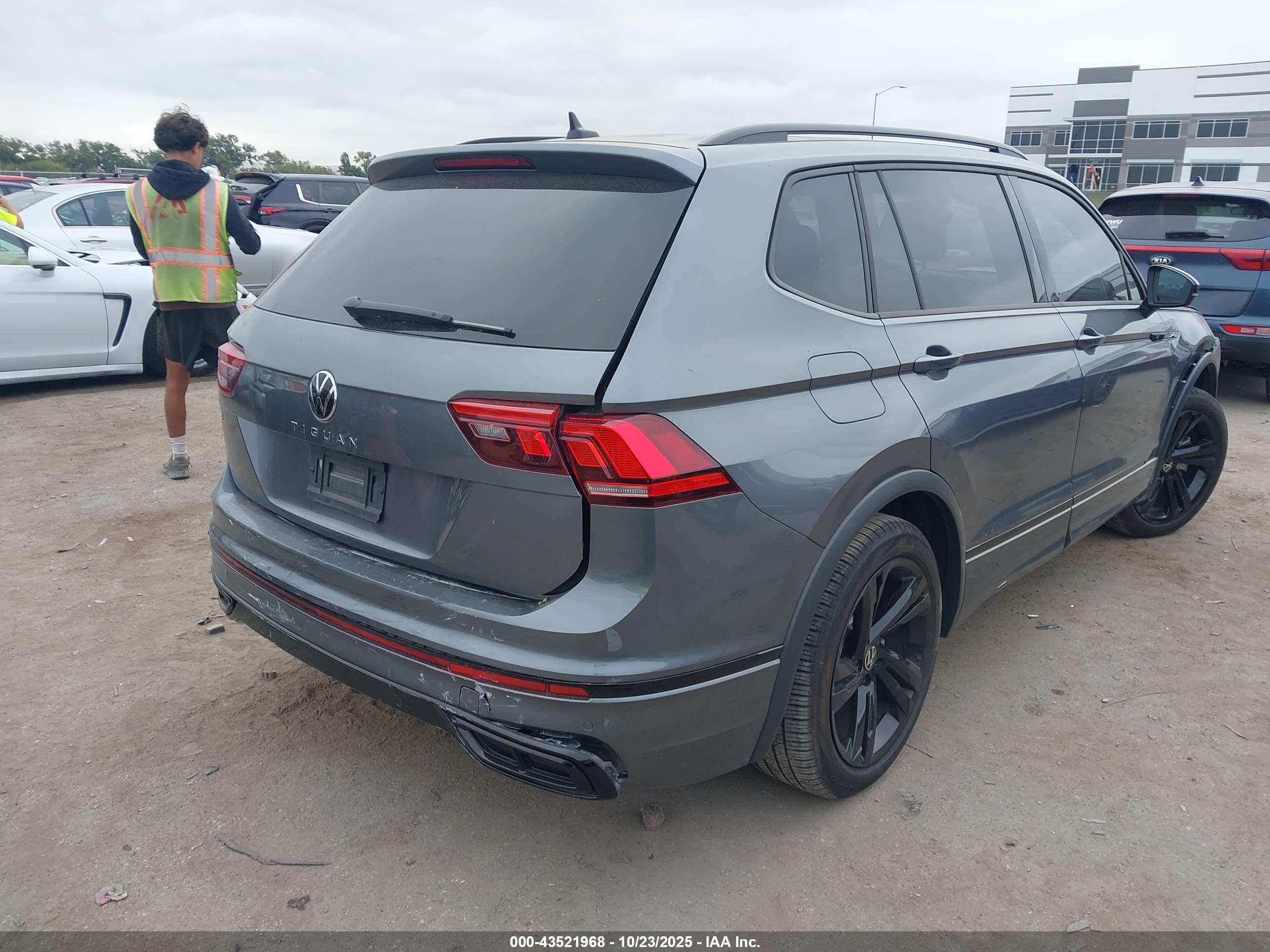 VOLKSWAGEN TIGUAN image 6
