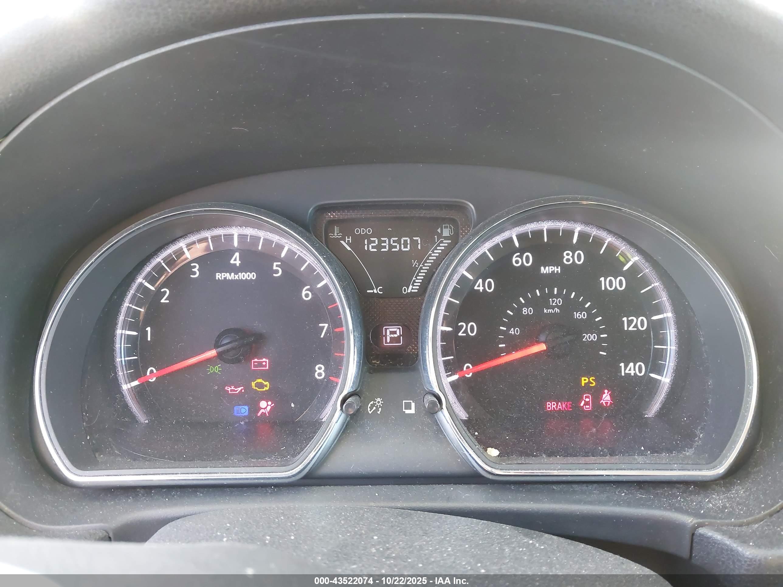 NISSAN VERSA image 7