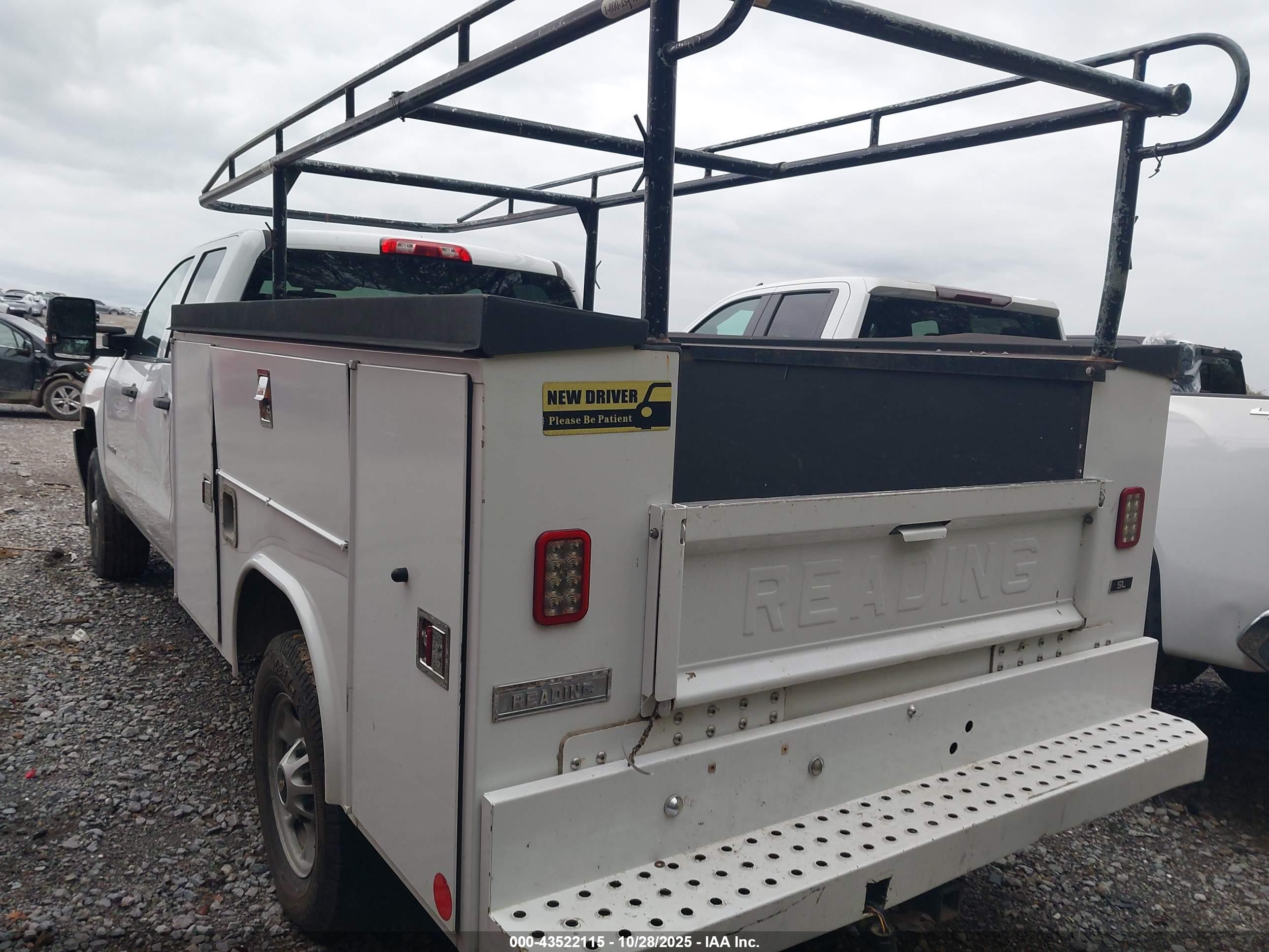 CHEVROLET SILVERADO image 3