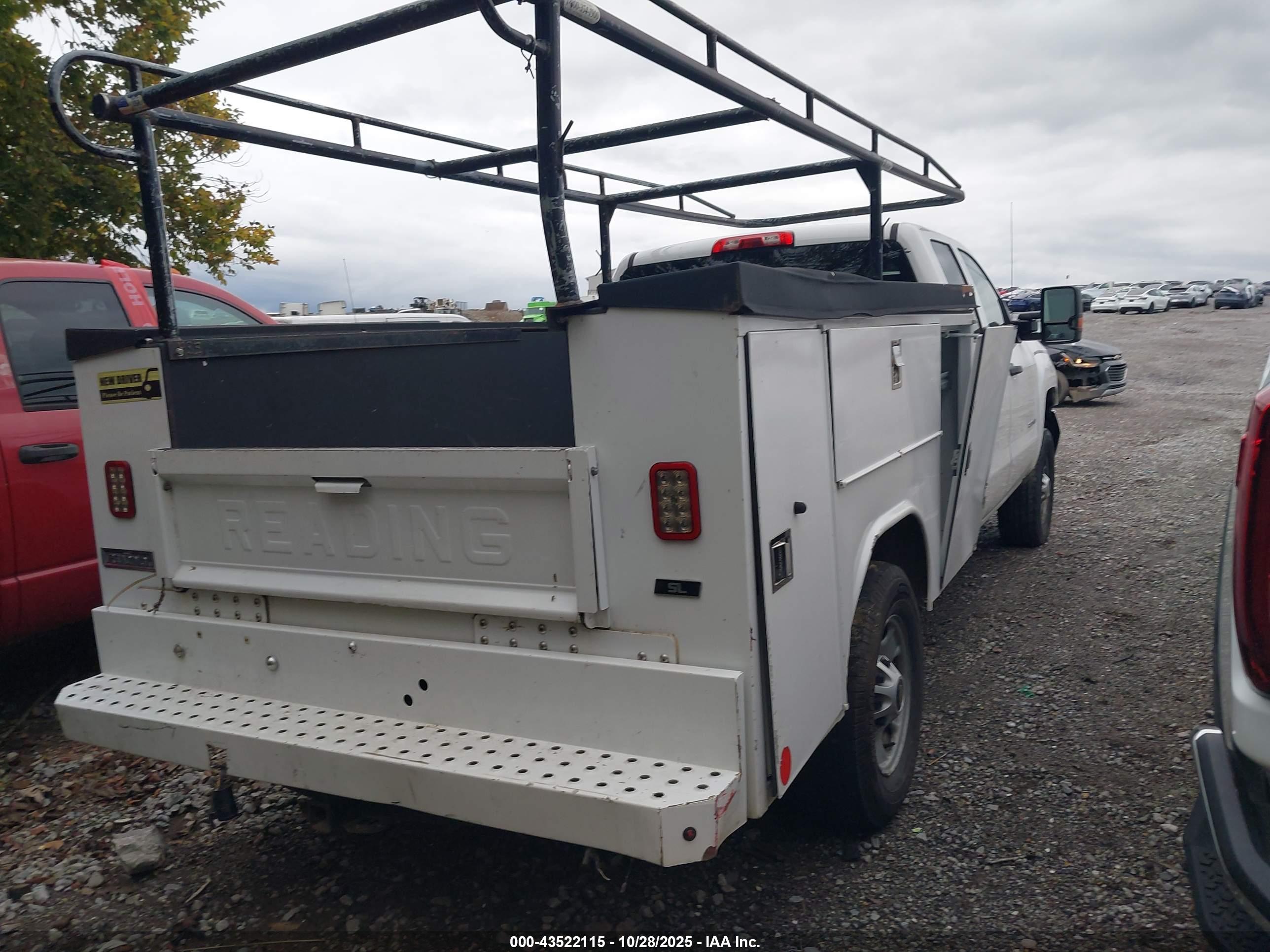 CHEVROLET SILVERADO image 4