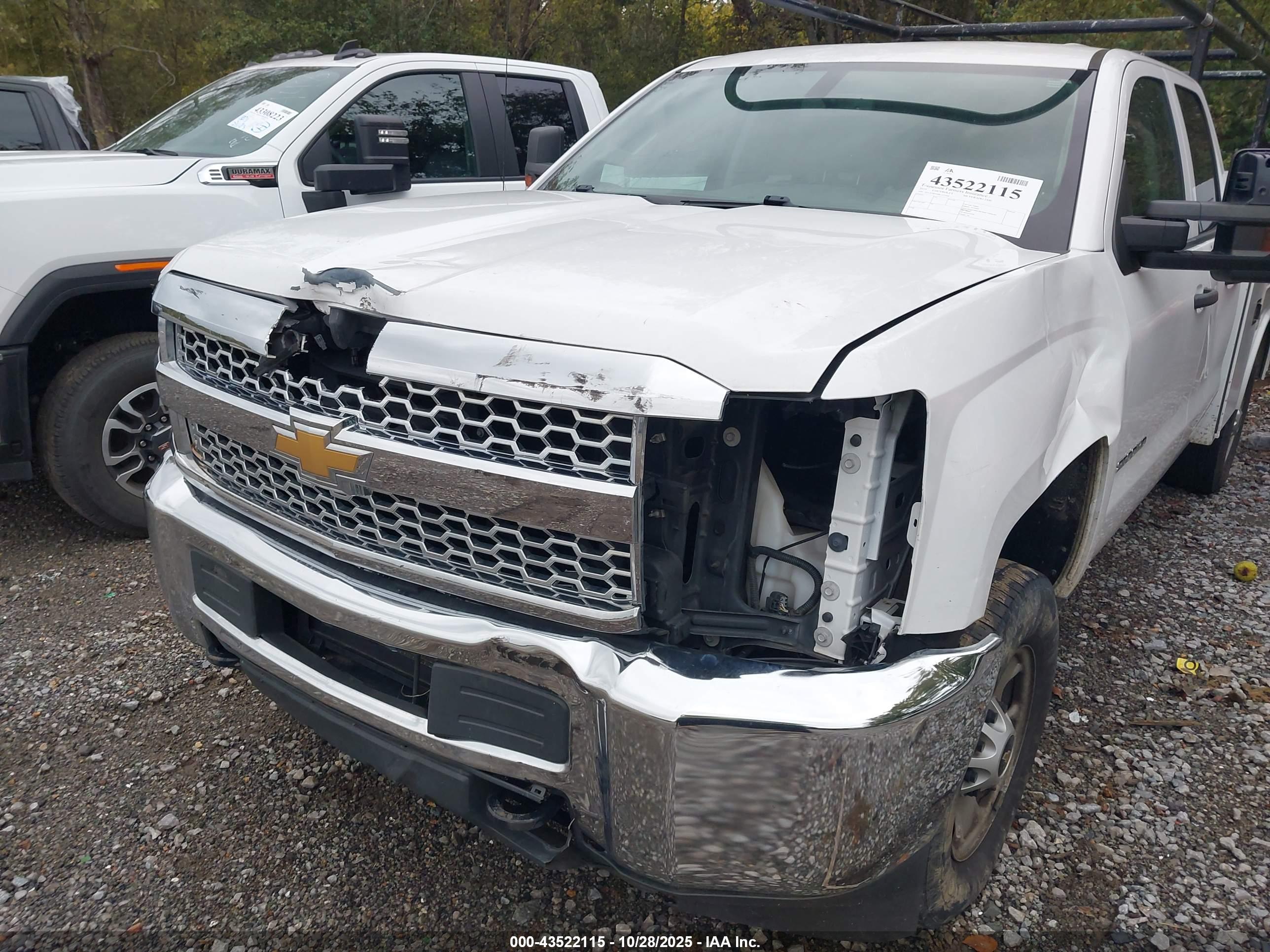 CHEVROLET SILVERADO image 6