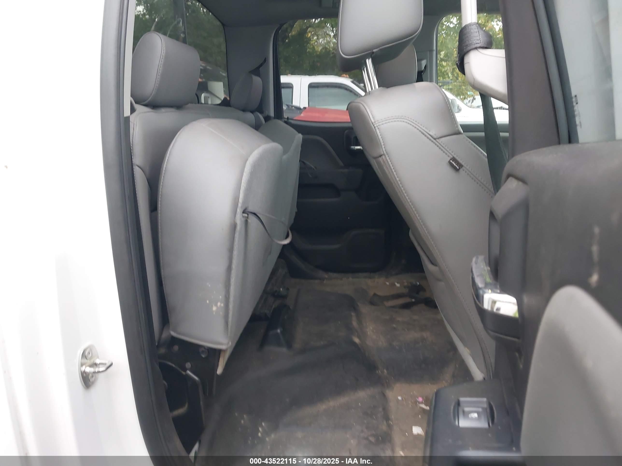 CHEVROLET SILVERADO image 8
