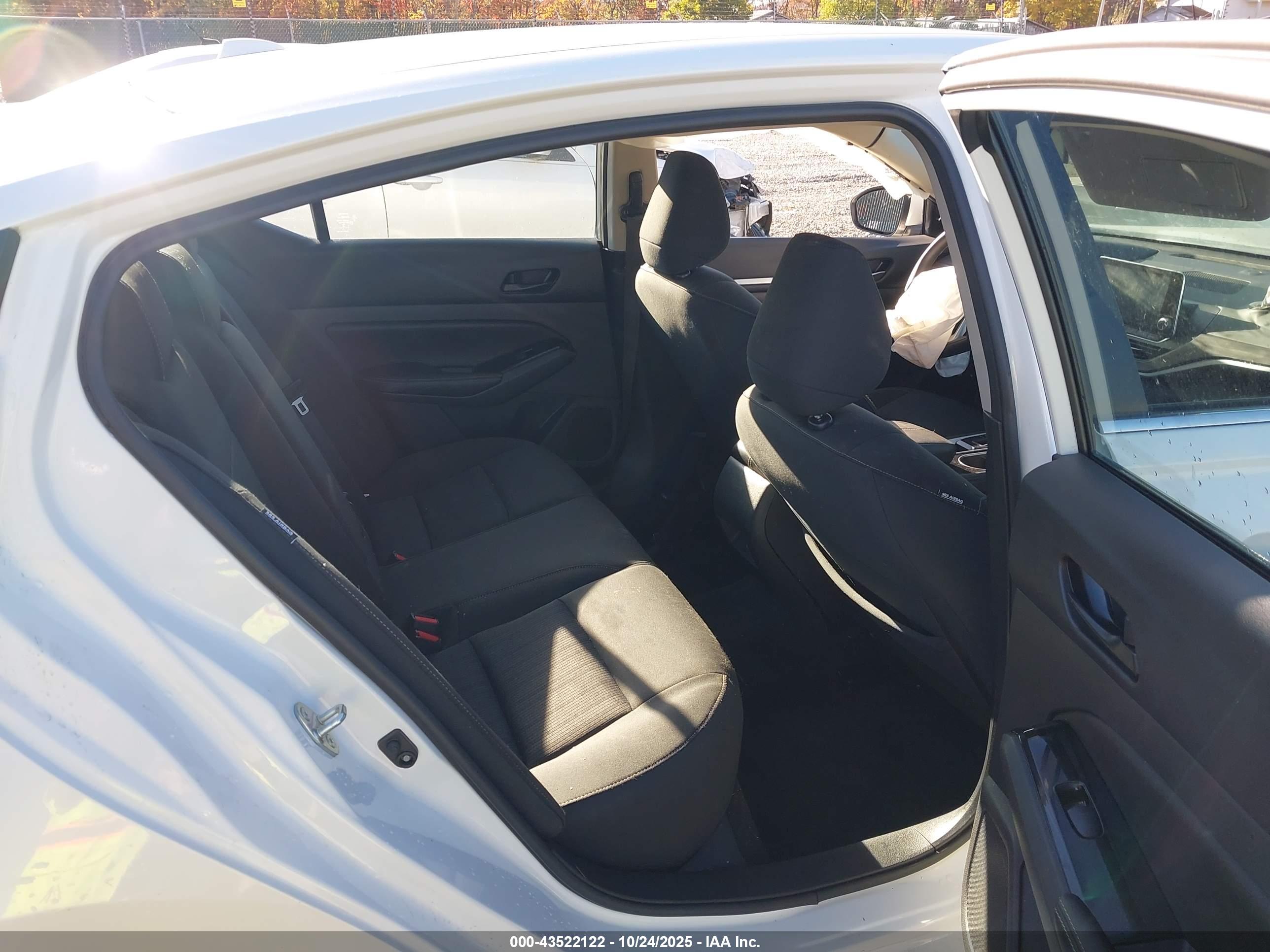 NISSAN ALTIMA image 8