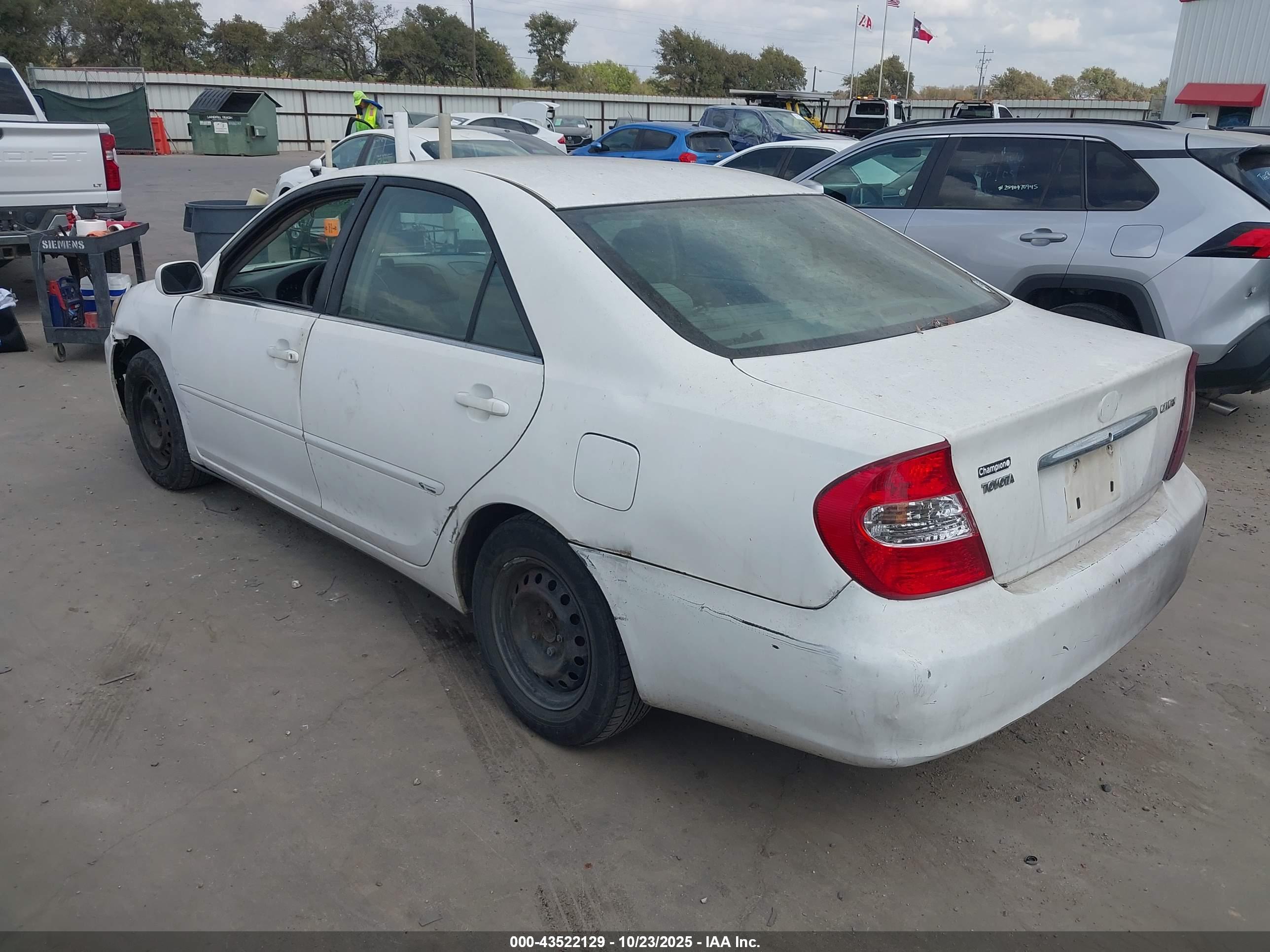 TOYOTA CAMRY image 3