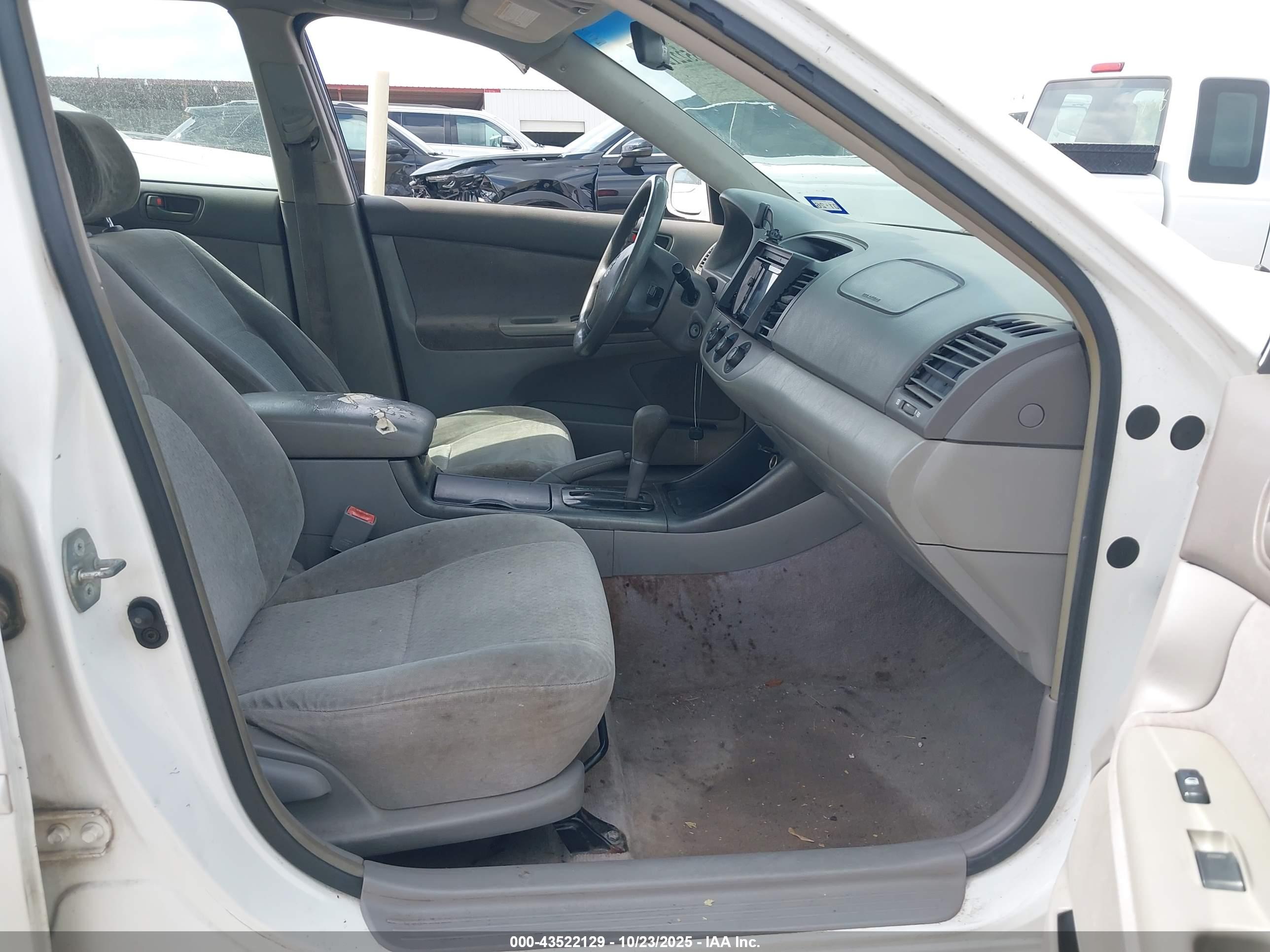 TOYOTA CAMRY image 5