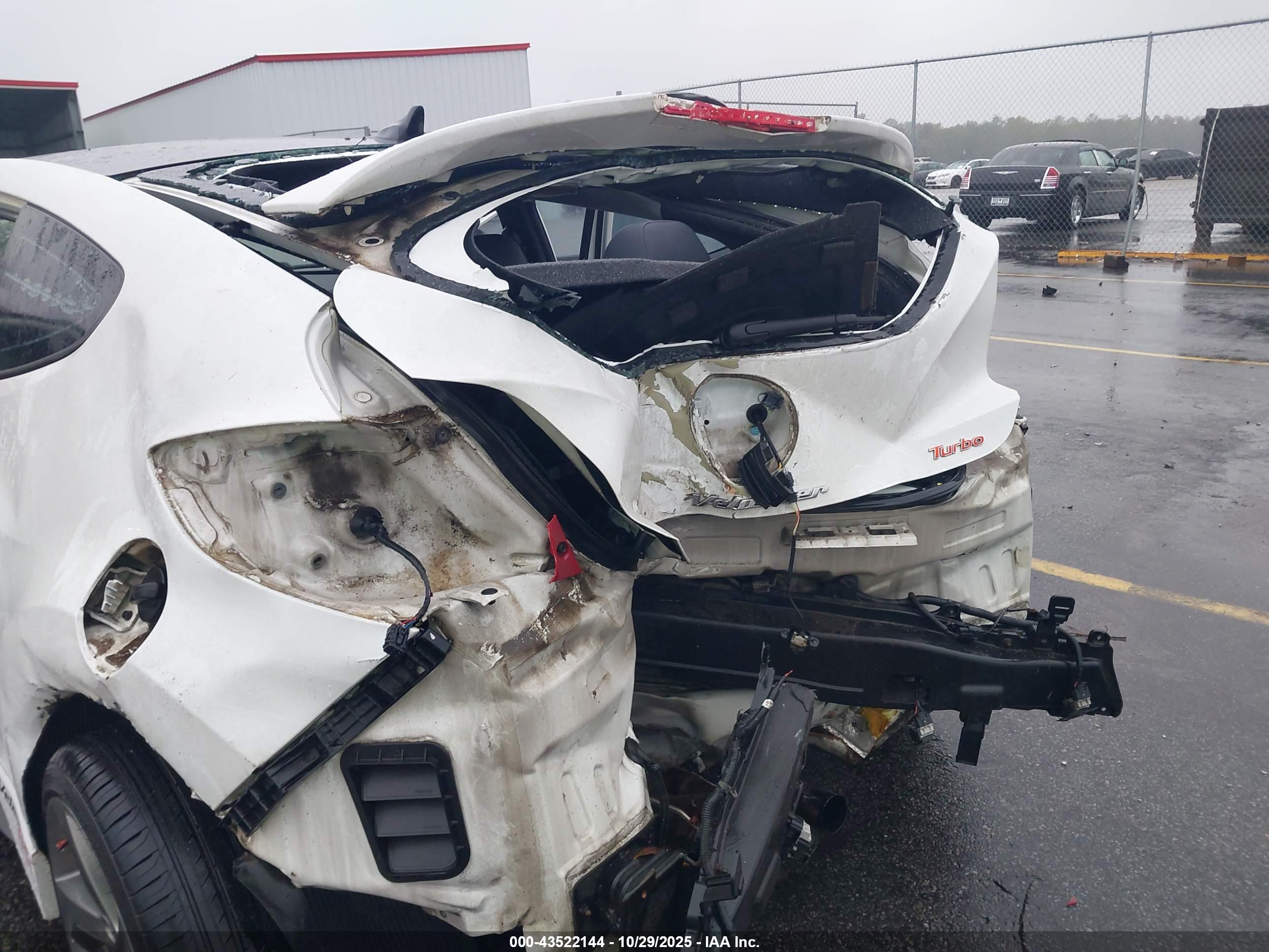 HYUNDAI VELOSTER image 6