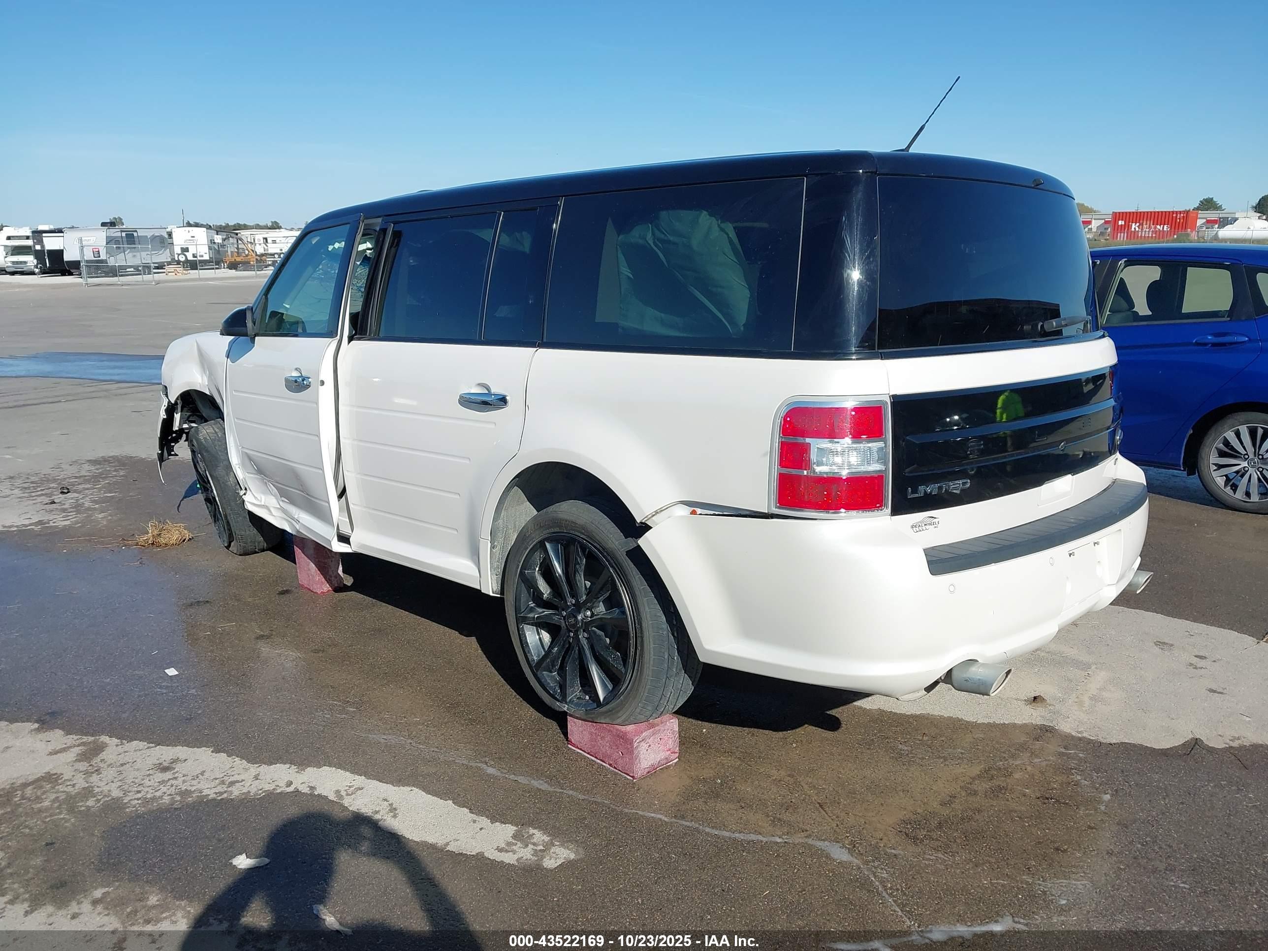 FORD FLEX image 3
