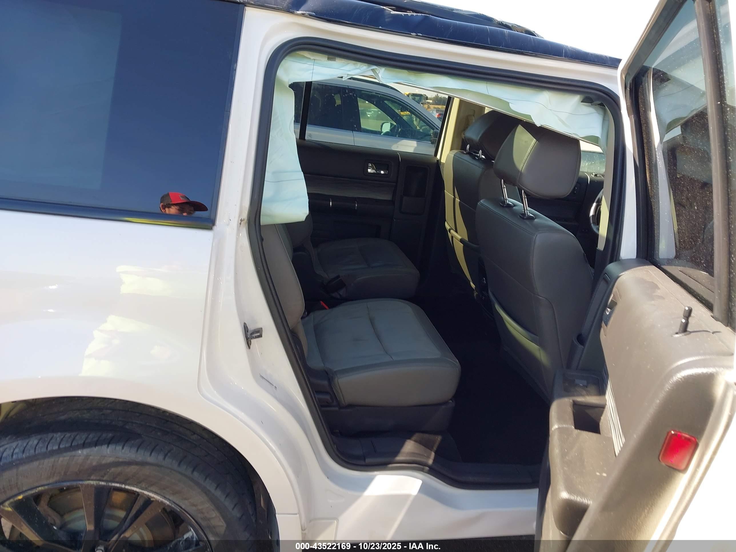 FORD FLEX image 8