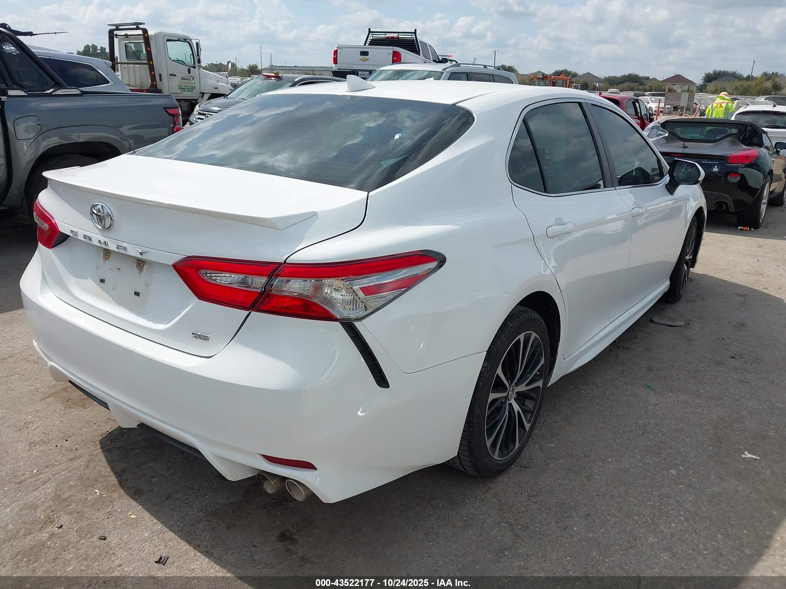TOYOTA CAMRY image 4