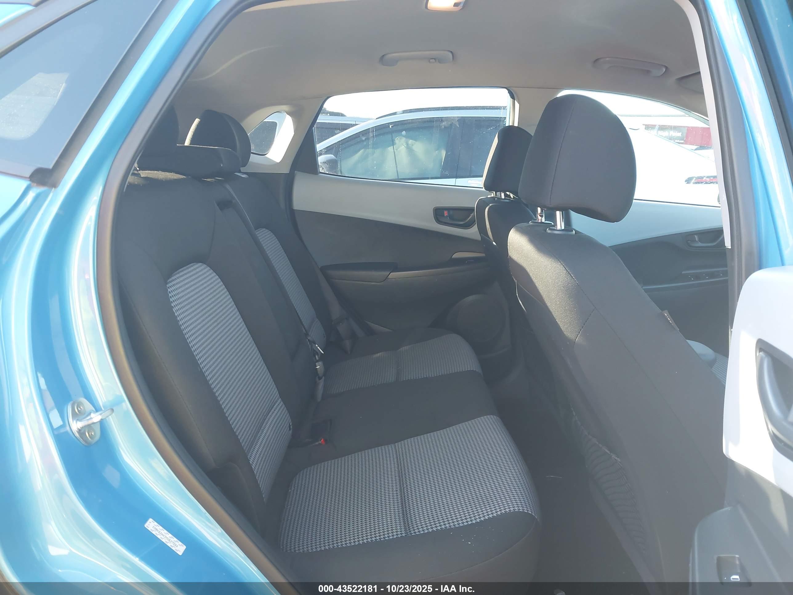 HYUNDAI KONA image 8