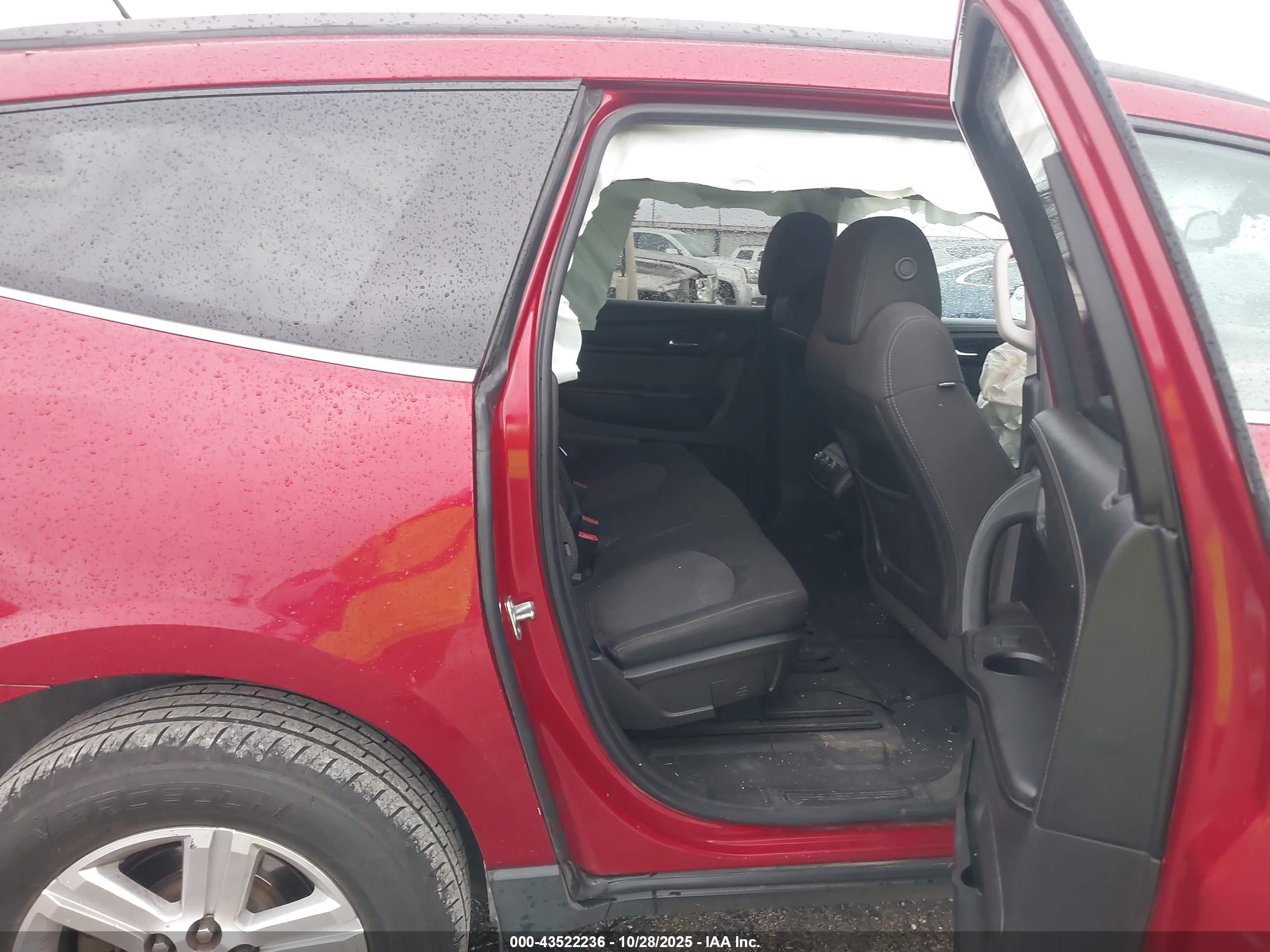 CHEVROLET TRAVERSE image 8