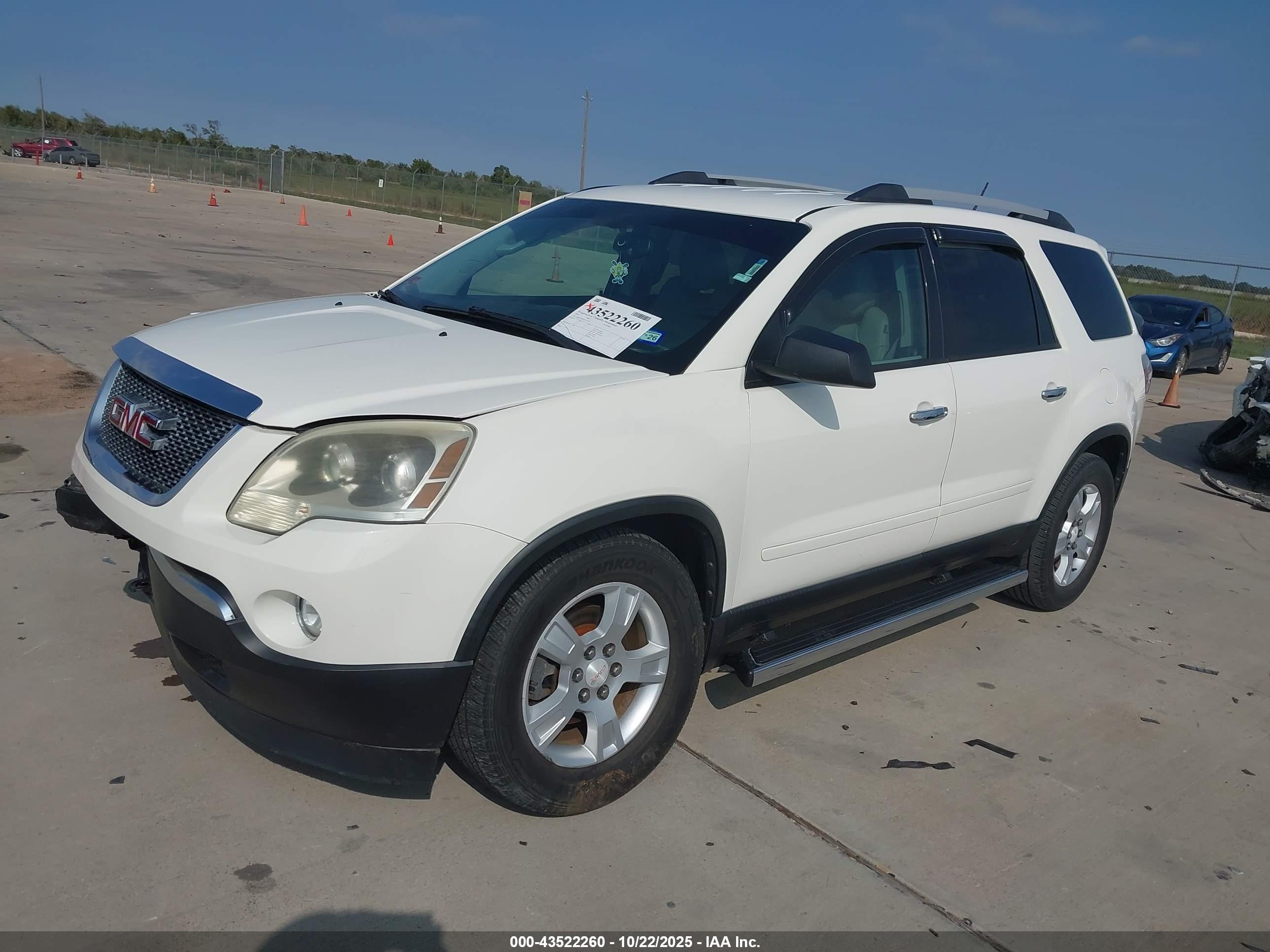 GMC ACADIA image 2