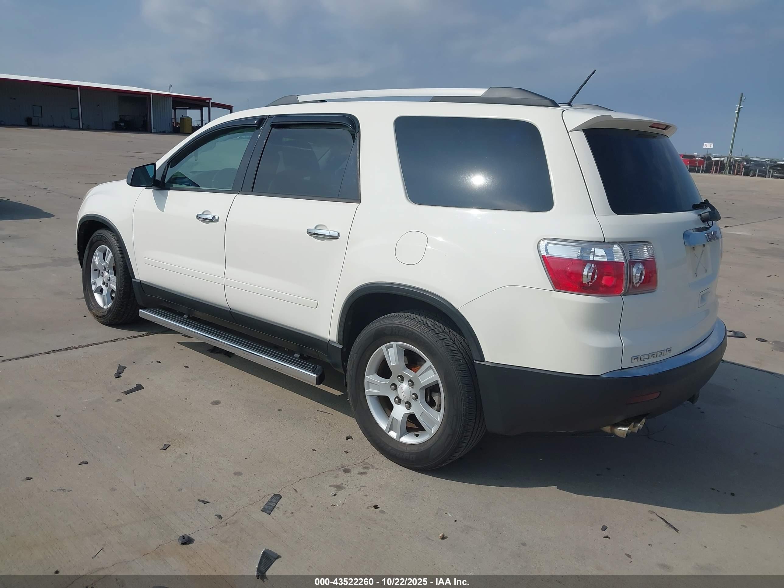 GMC ACADIA image 3