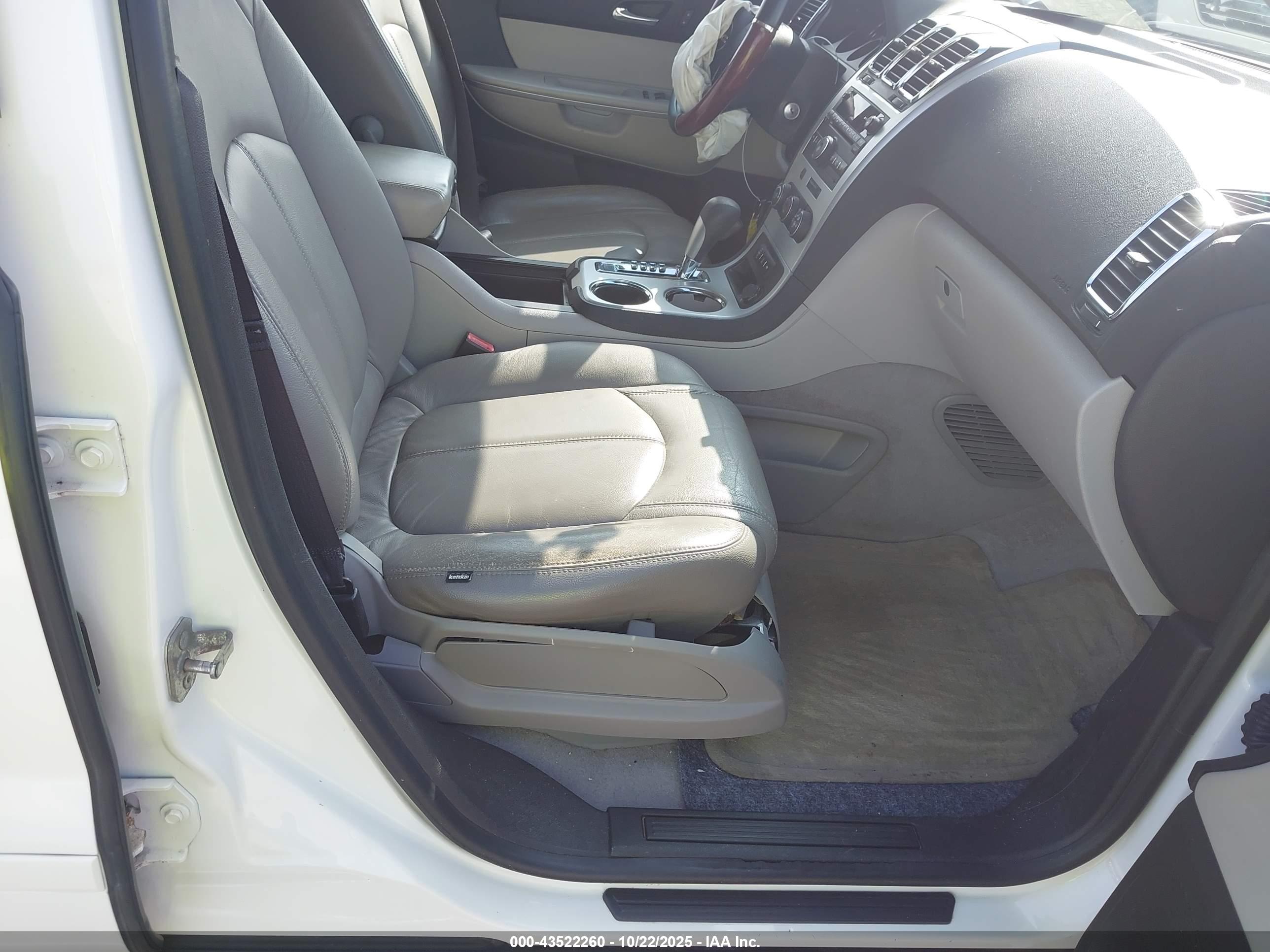 GMC ACADIA image 5
