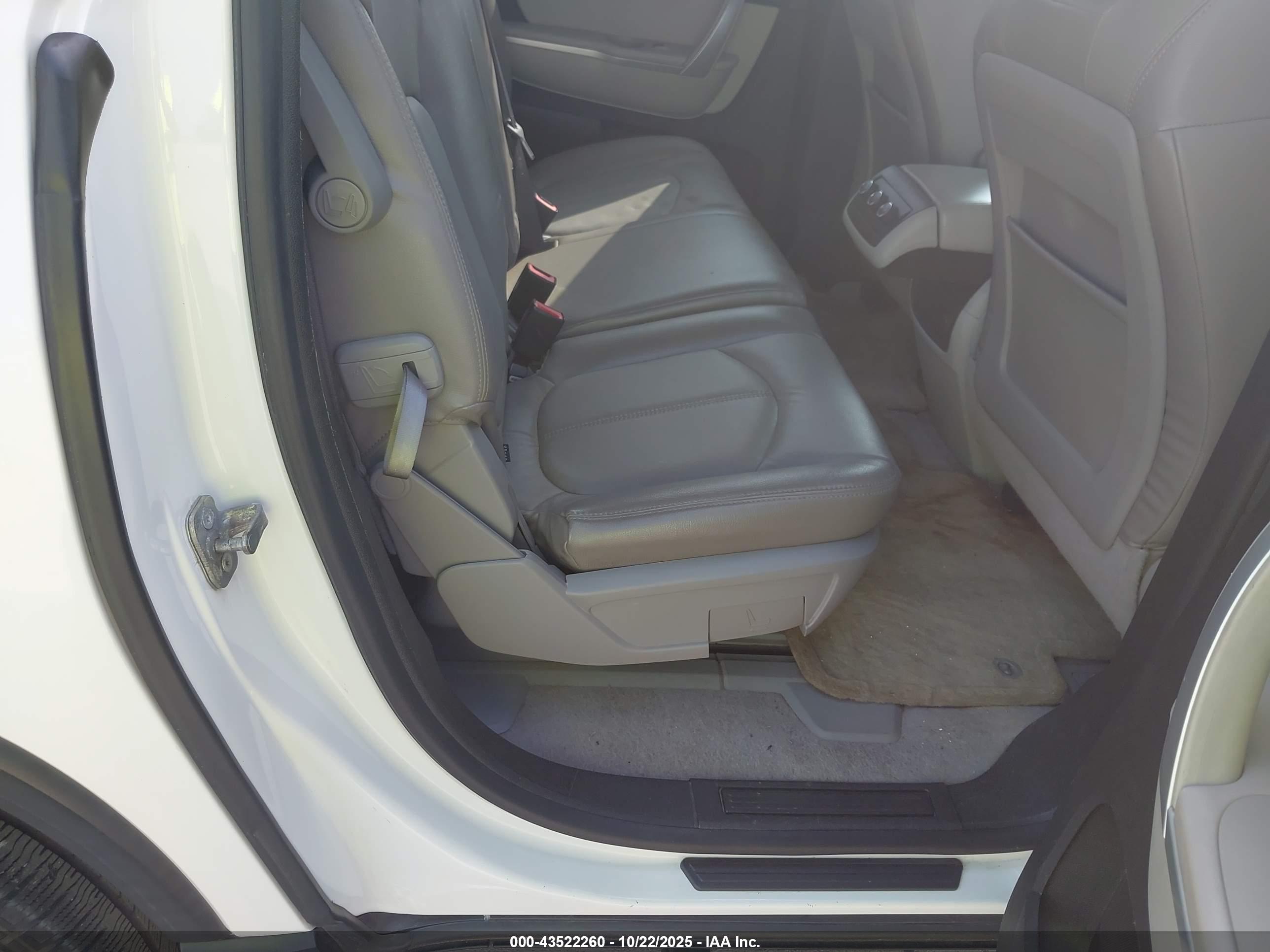GMC ACADIA image 8