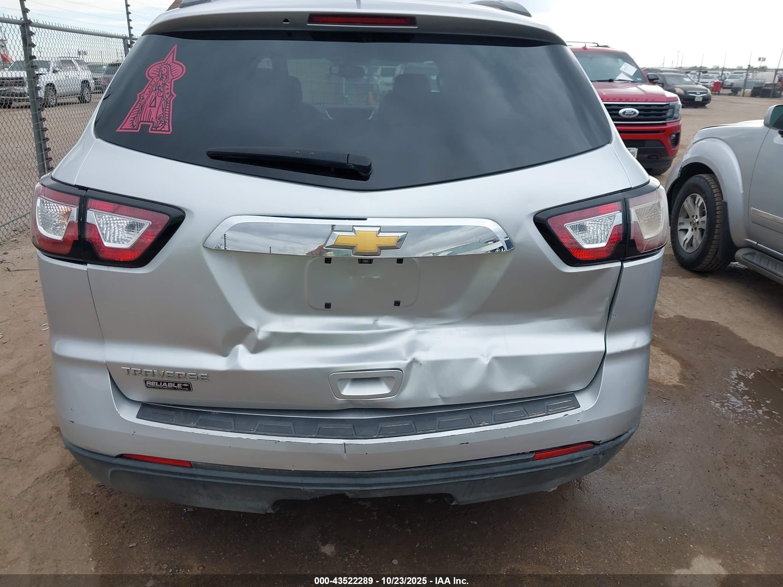 CHEVROLET TRAVERSE image 6