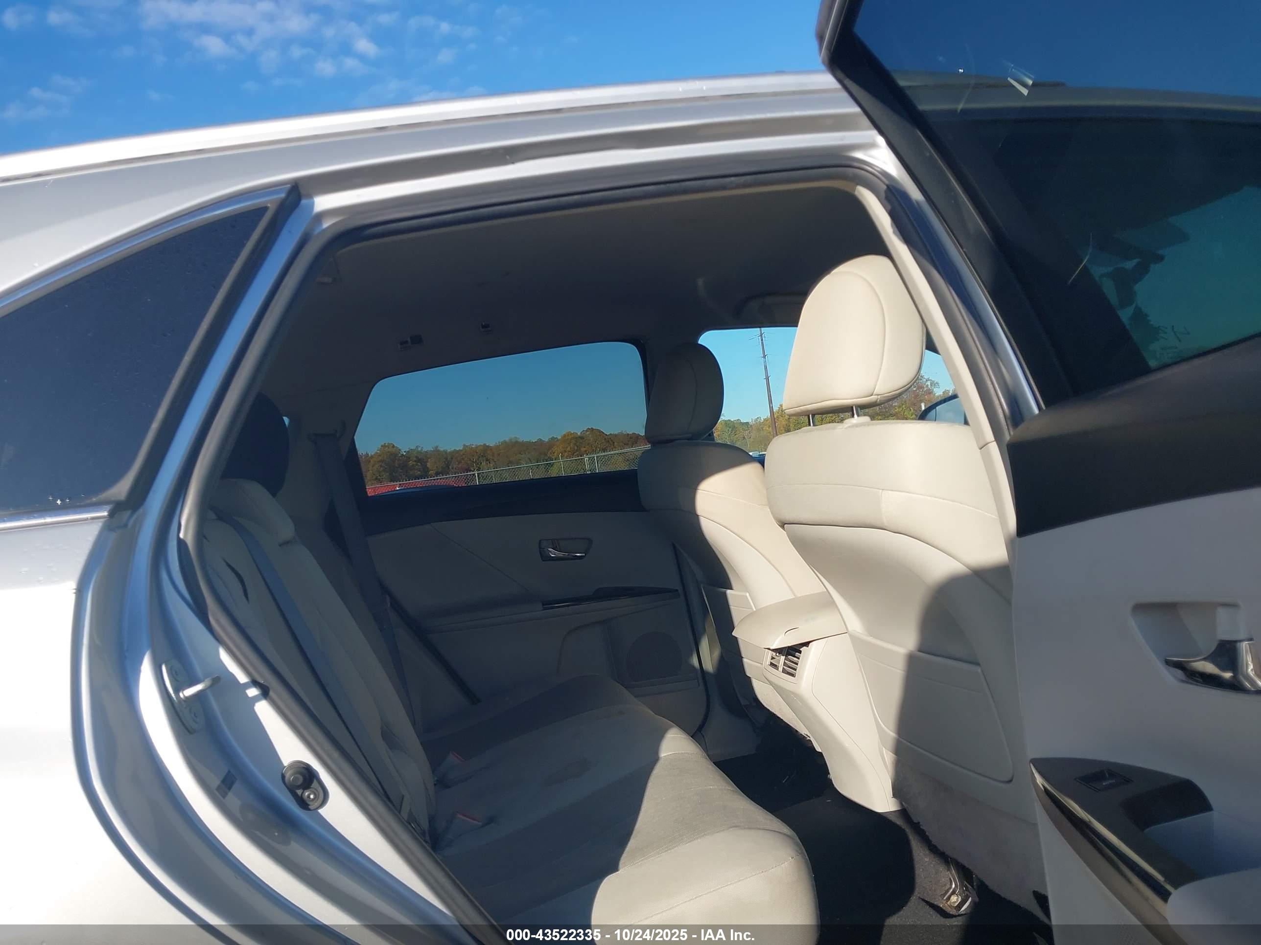 TOYOTA VENZA image 8