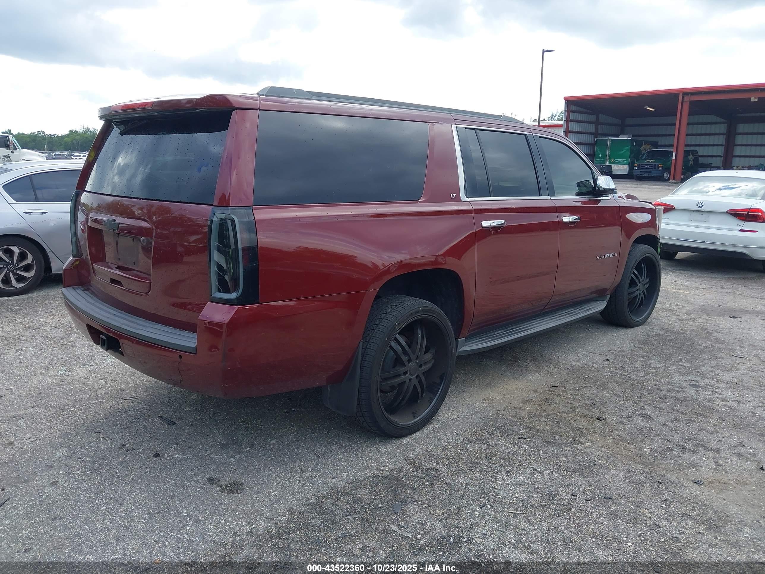 CHEVROLET SUBURBAN image 4
