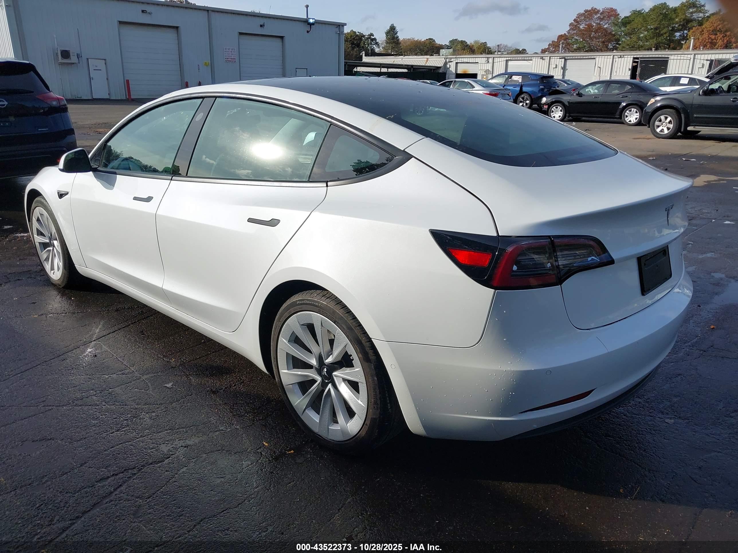 TESLA MODEL image 3