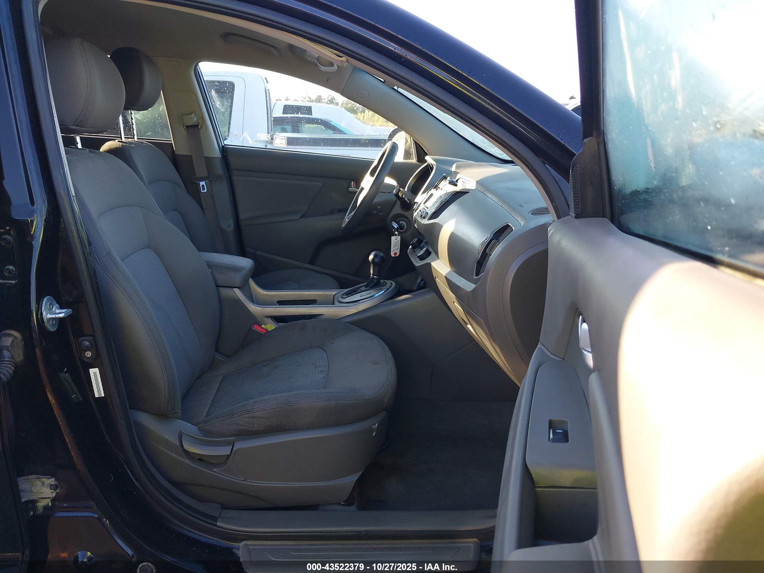 KIA SPORTAGE image 5