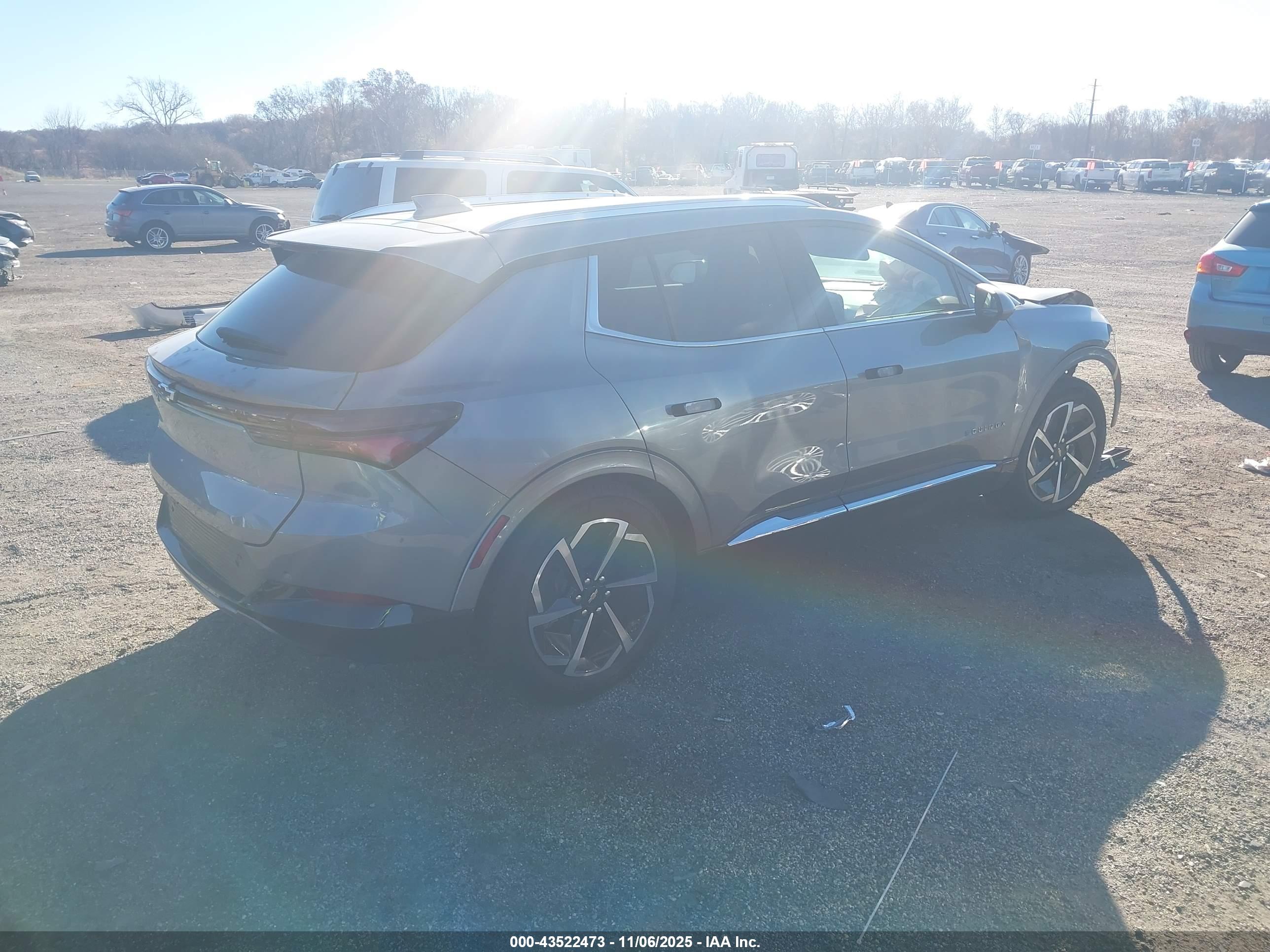 CHEVROLET EQUINOX image 4