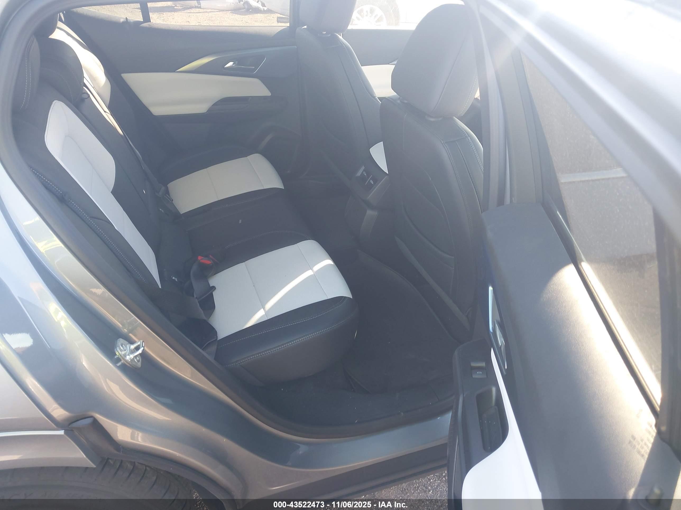 CHEVROLET EQUINOX image 8