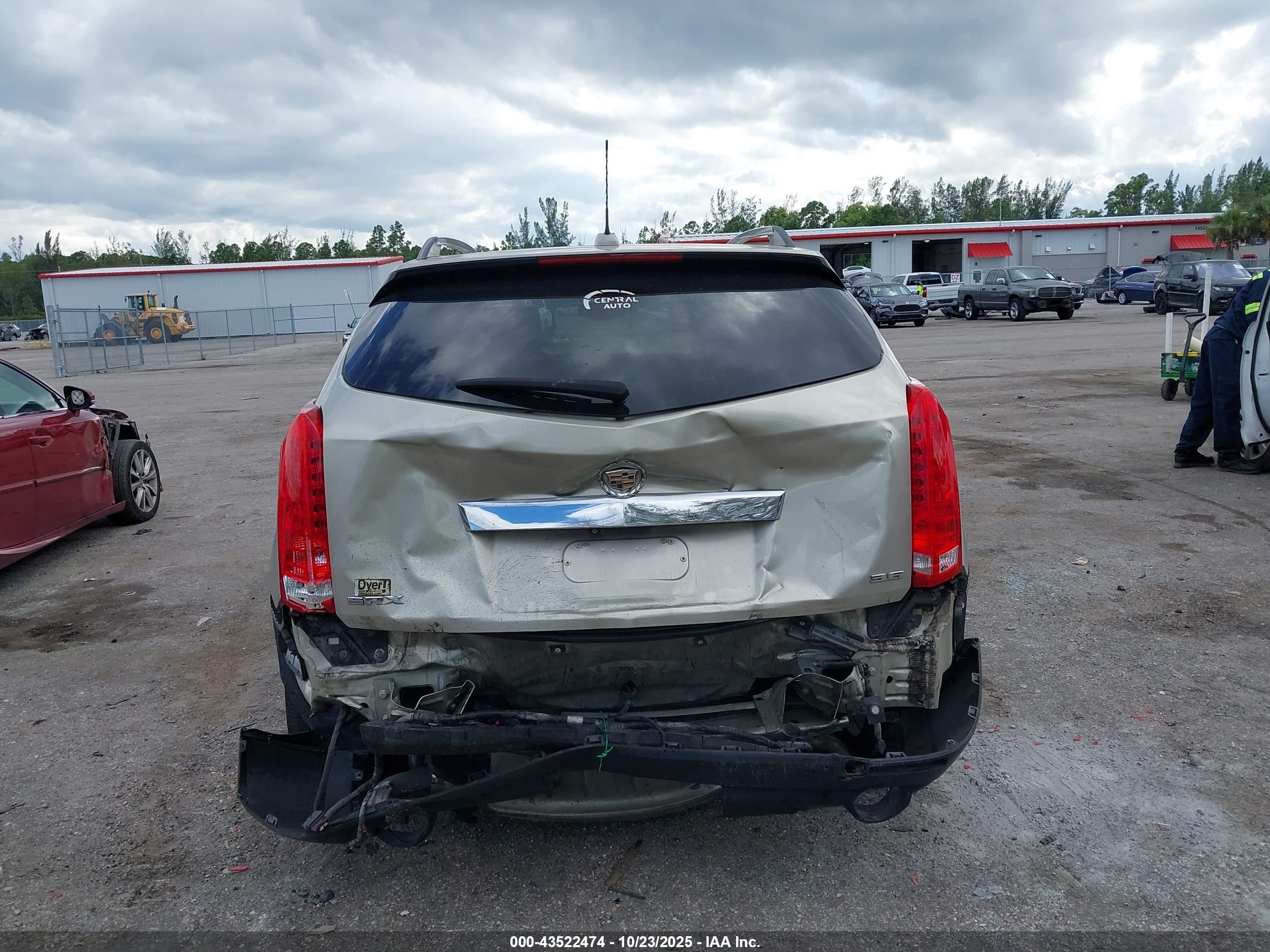 CADILLAC SRX image 6