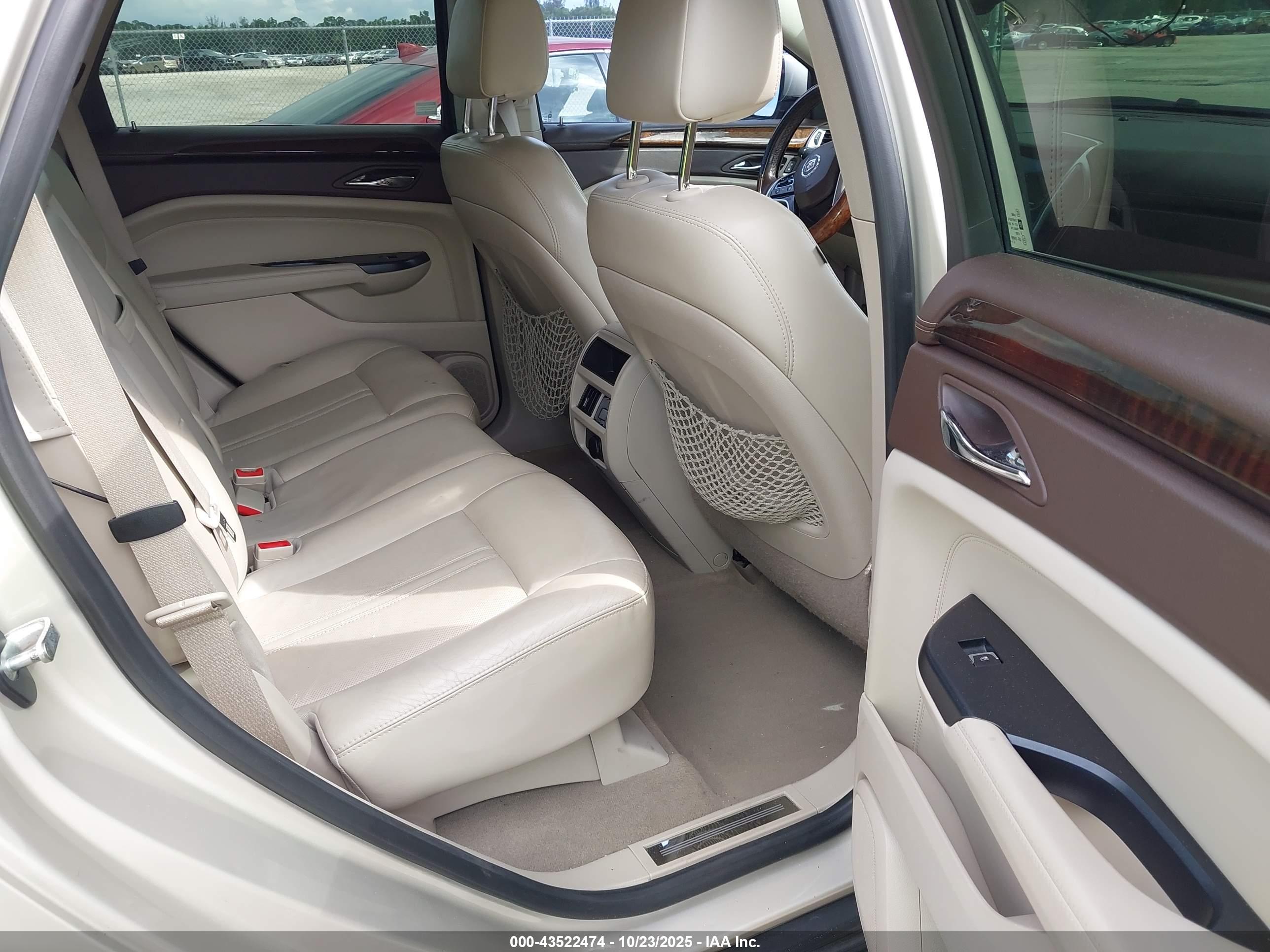 CADILLAC SRX image 8