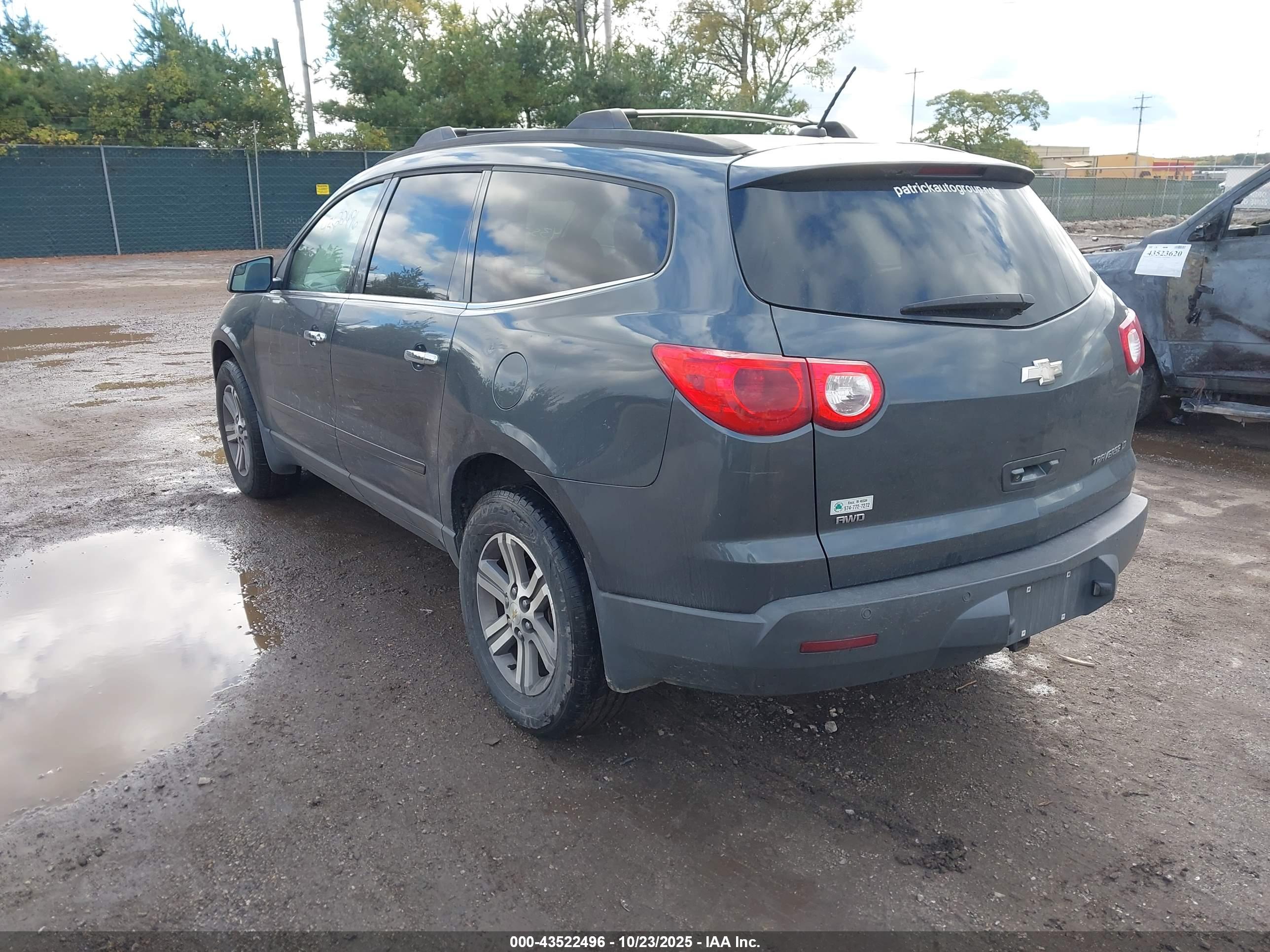 CHEVROLET TRAVERSE image 3