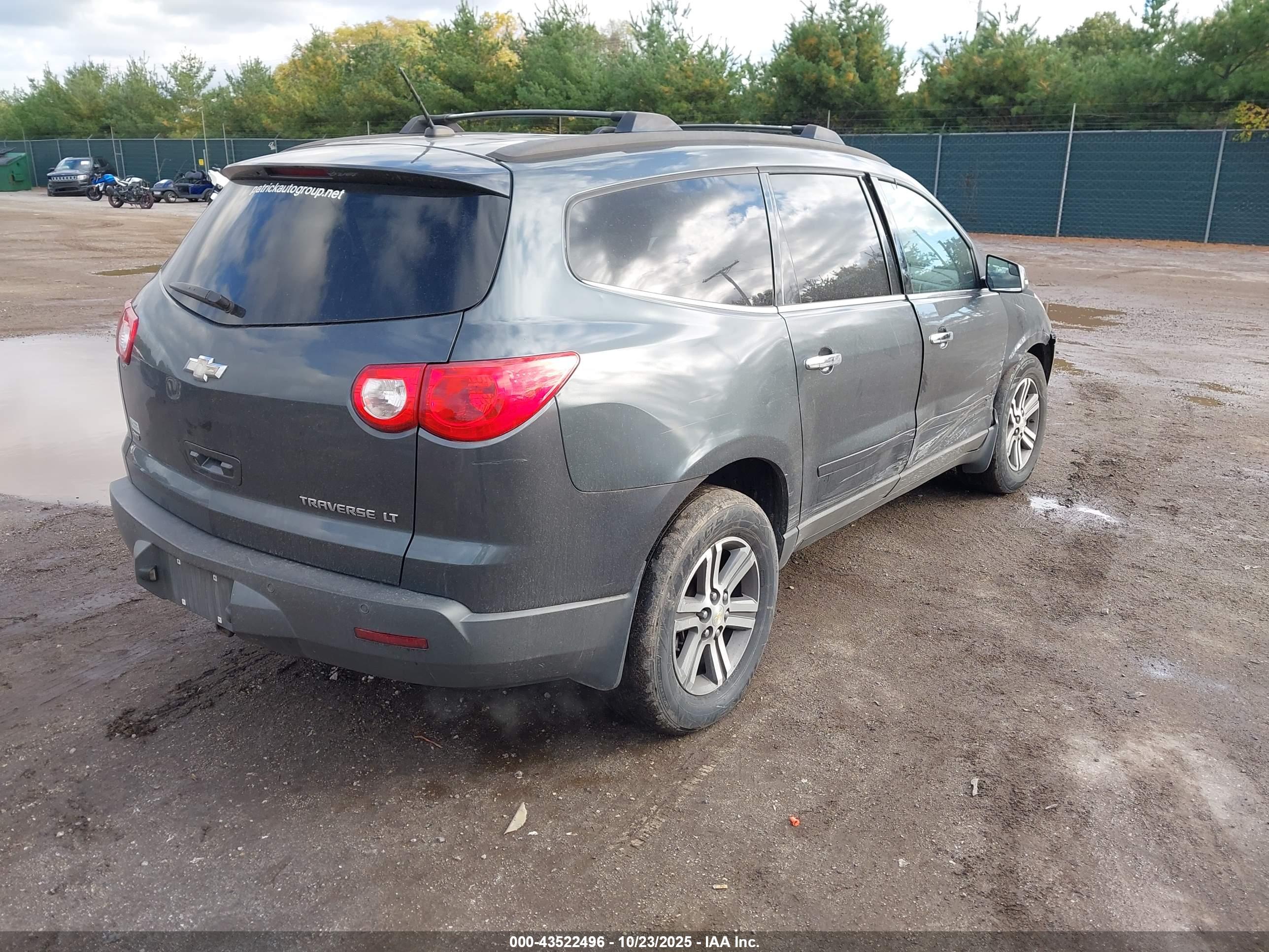 CHEVROLET TRAVERSE image 4