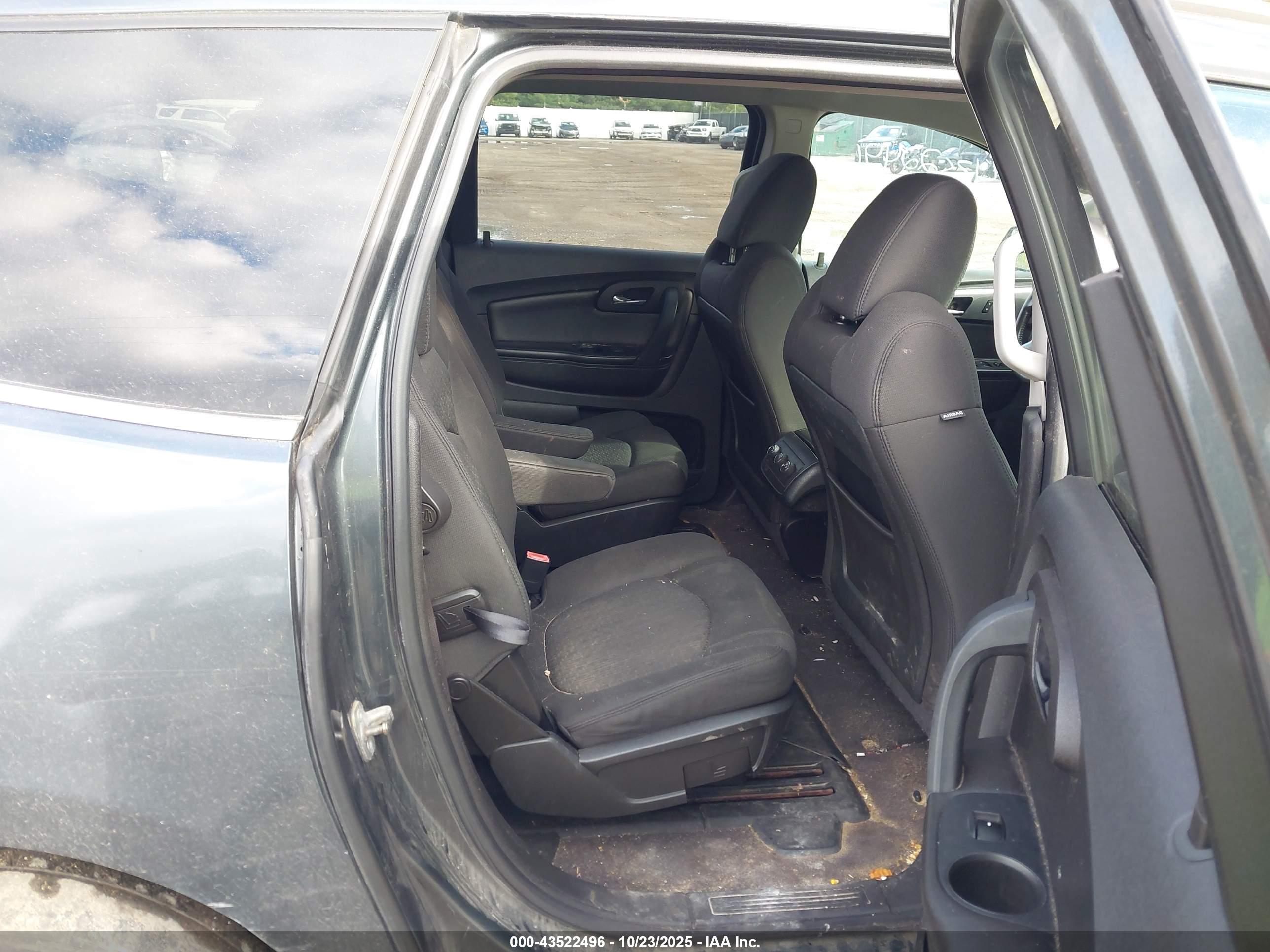 CHEVROLET TRAVERSE image 8