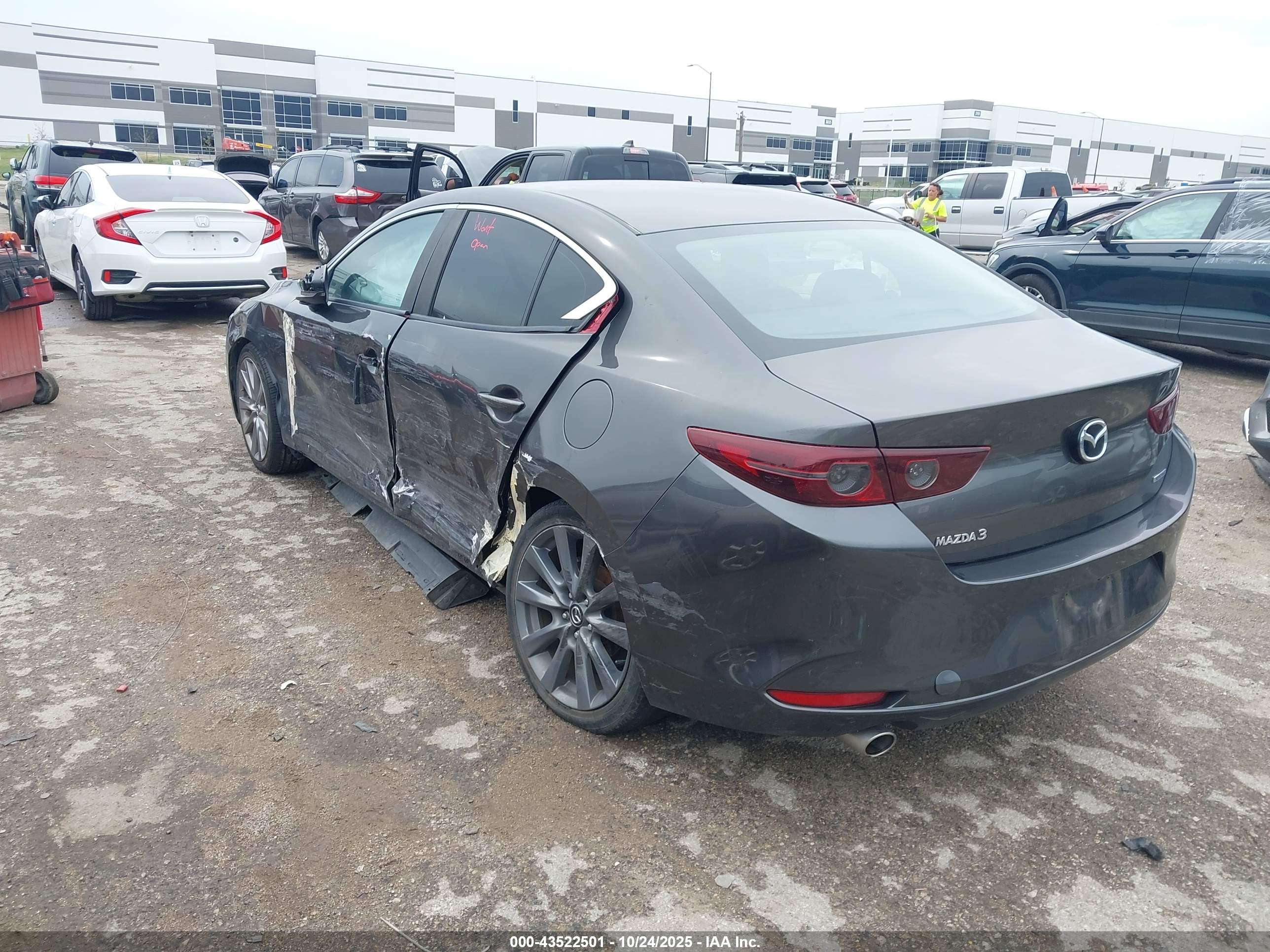 MAZDA MAZDA3 image 3