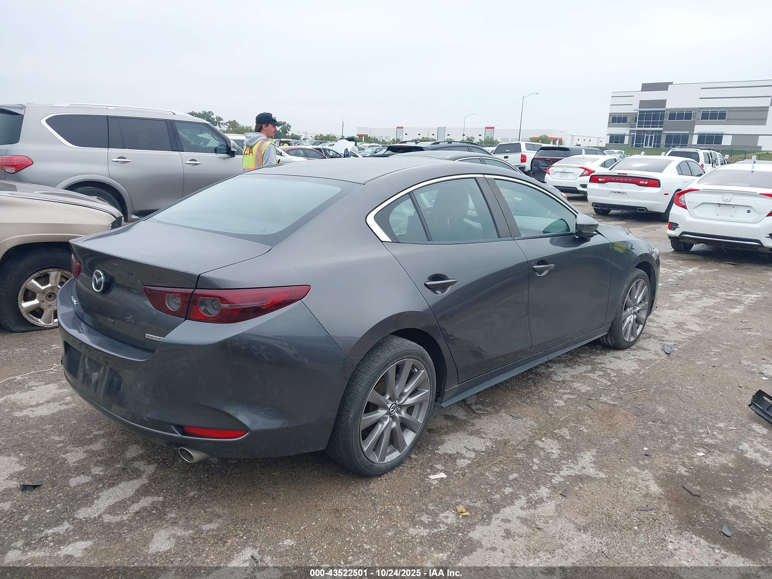 MAZDA MAZDA3 image 4