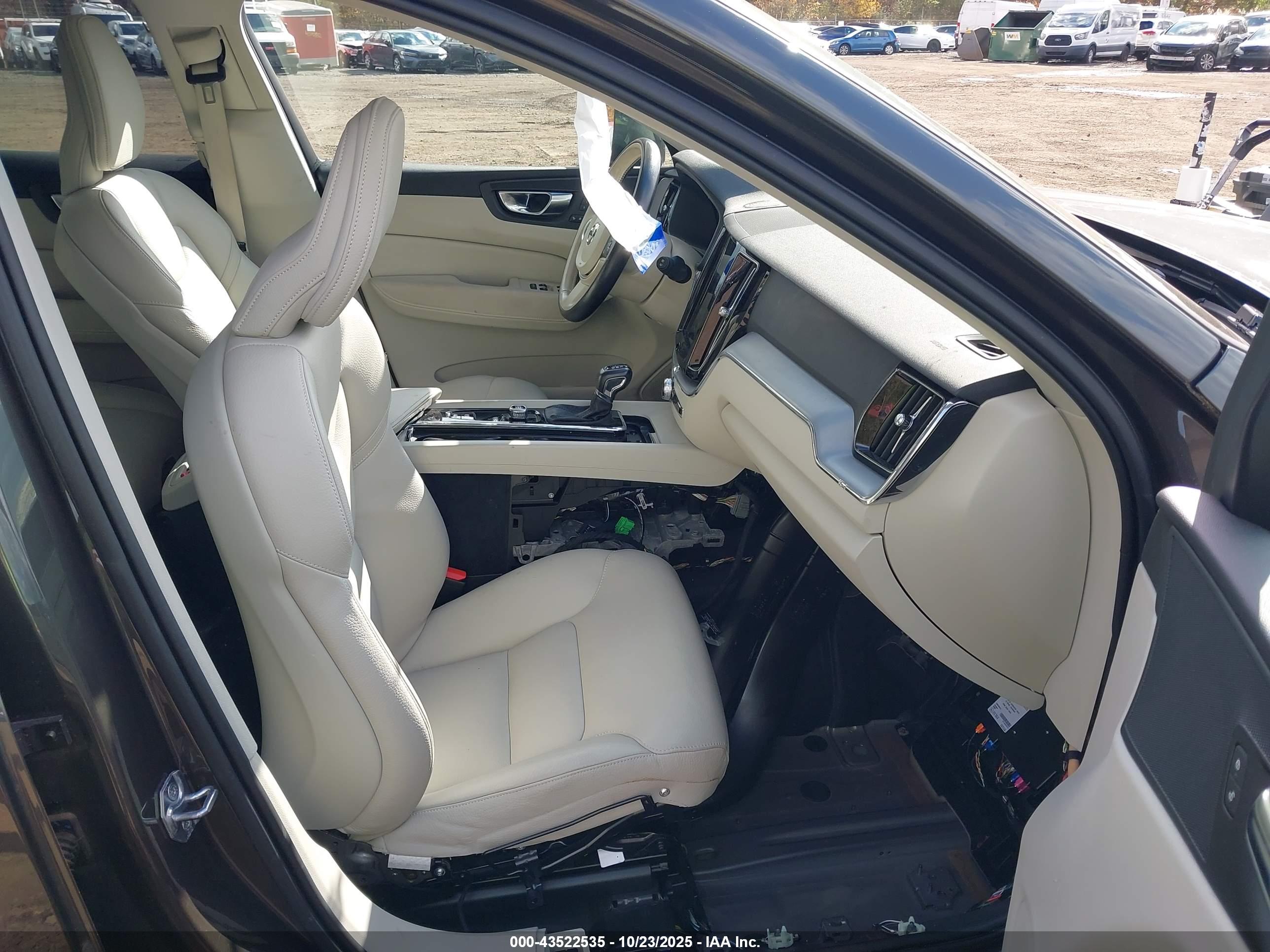 VOLVO XC60 image 5
