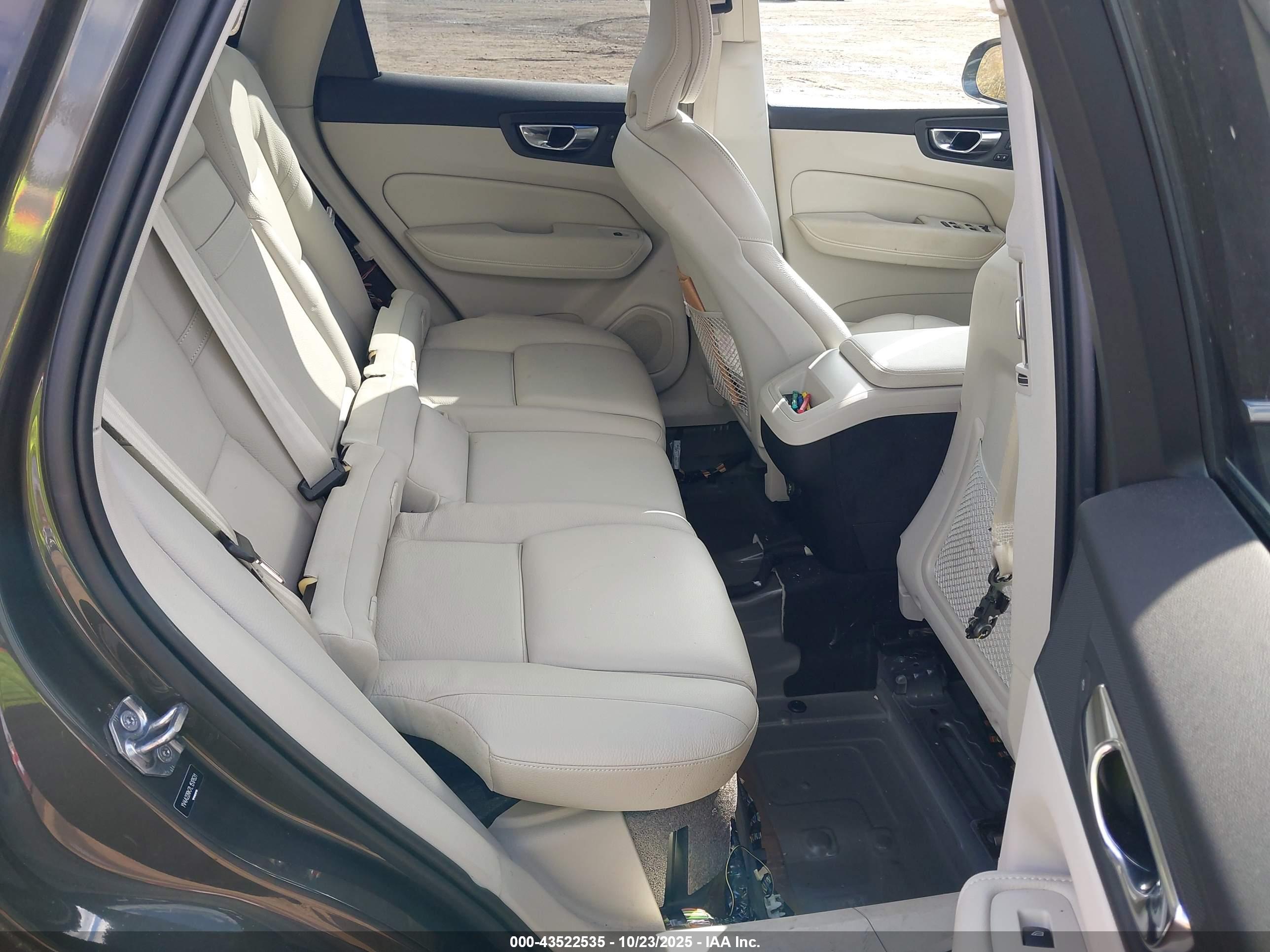 VOLVO XC60 image 8