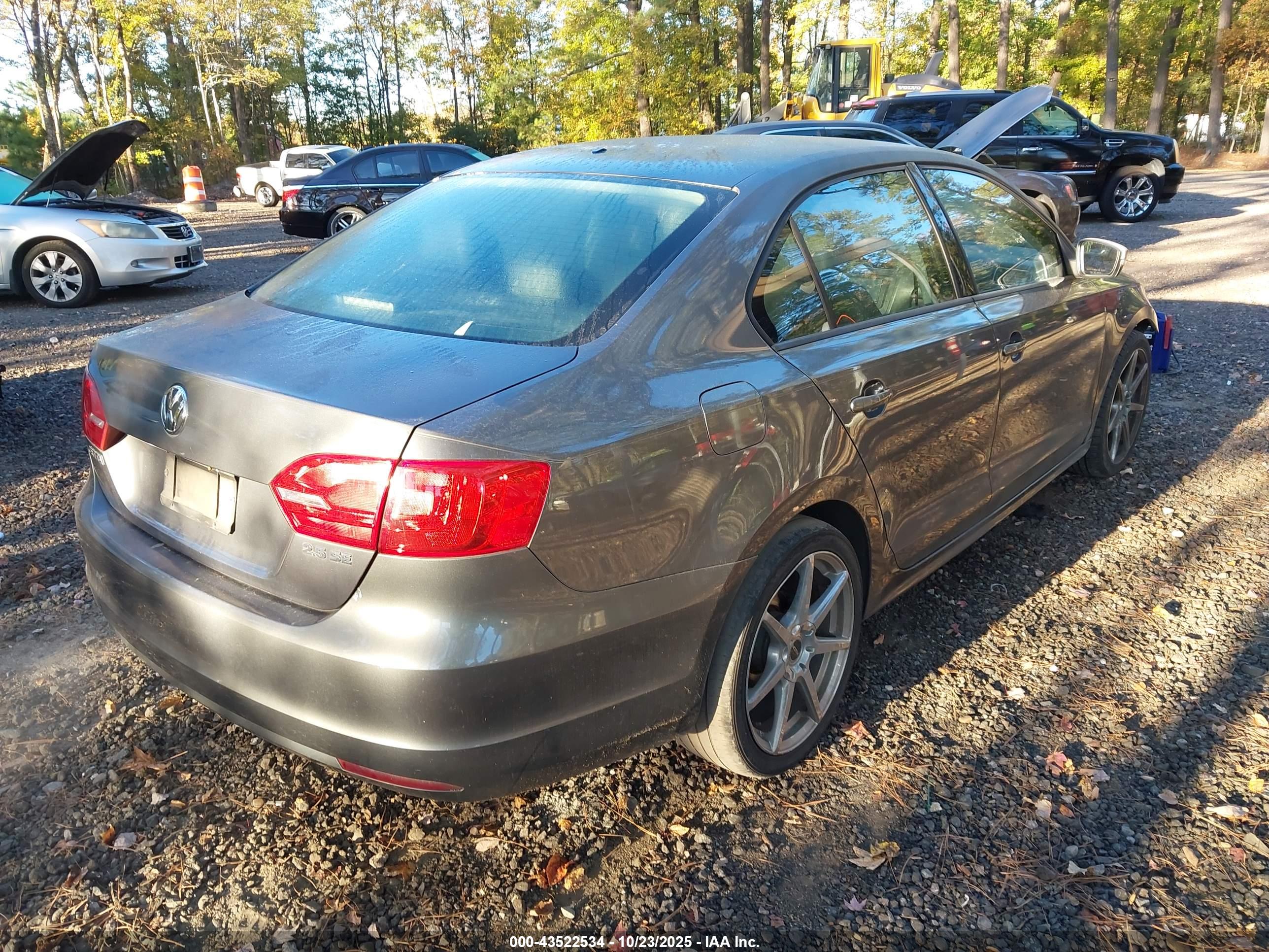VOLKSWAGEN JETTA image 4