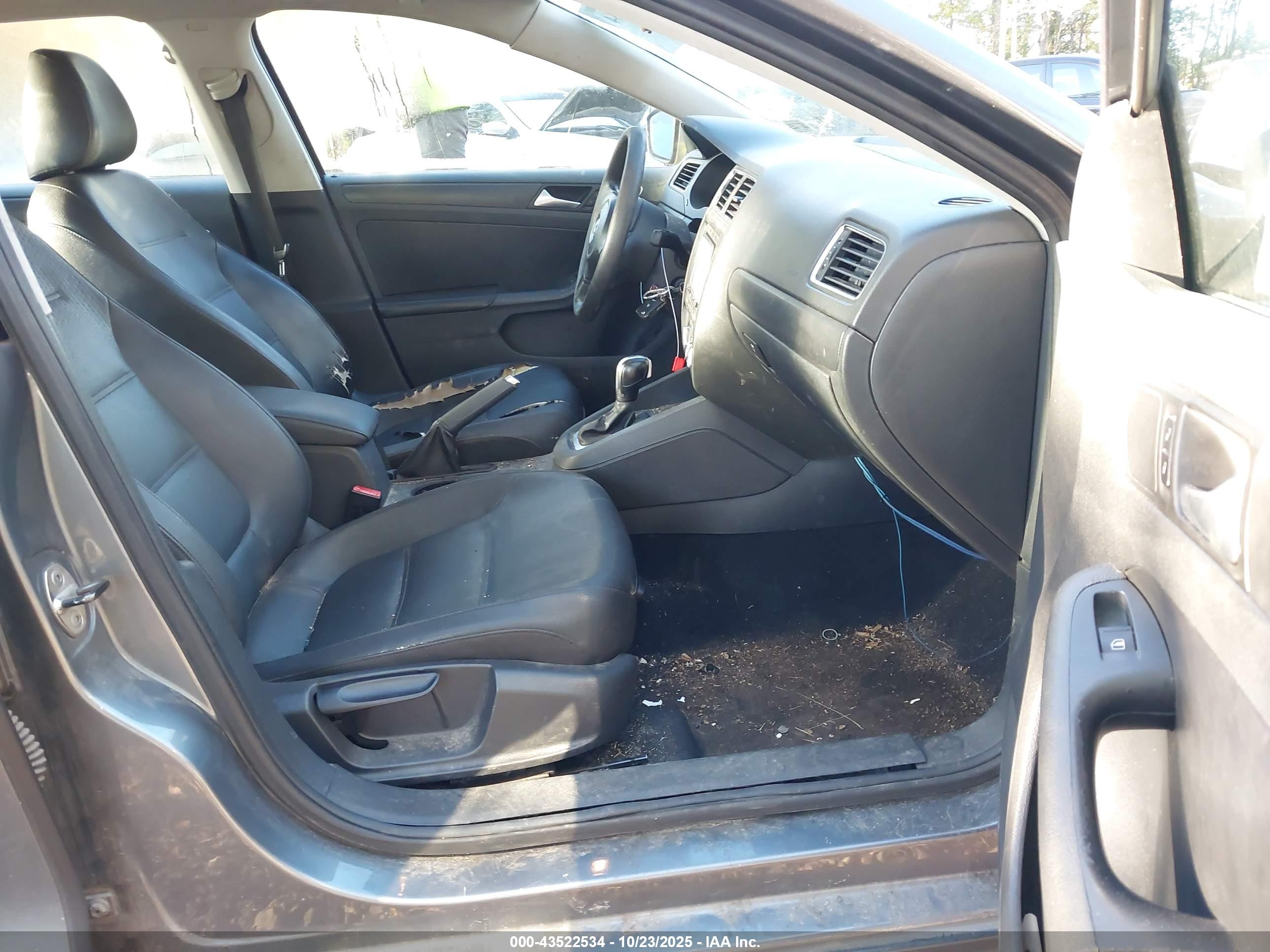 VOLKSWAGEN JETTA image 5