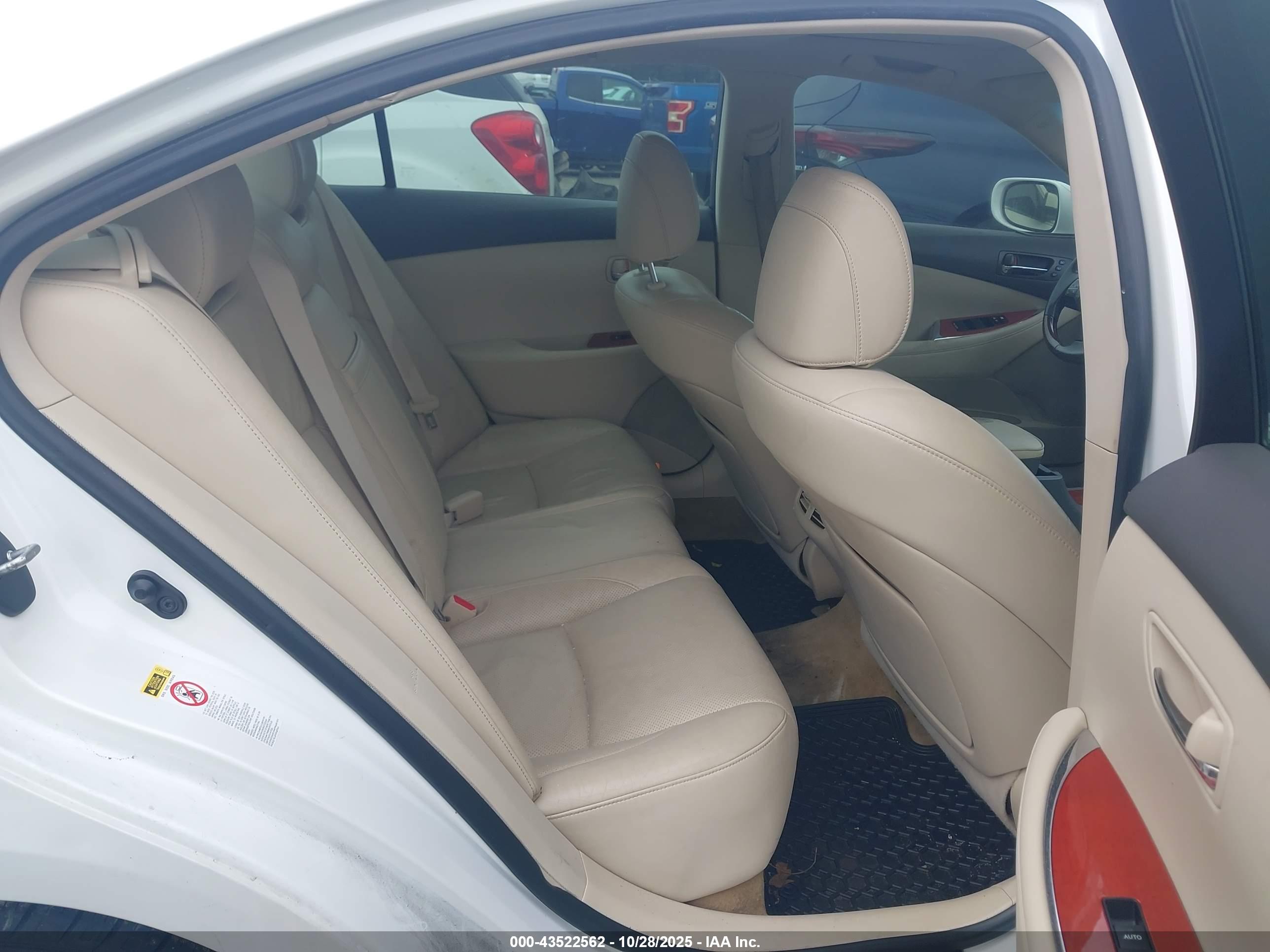 LEXUS ES image 8