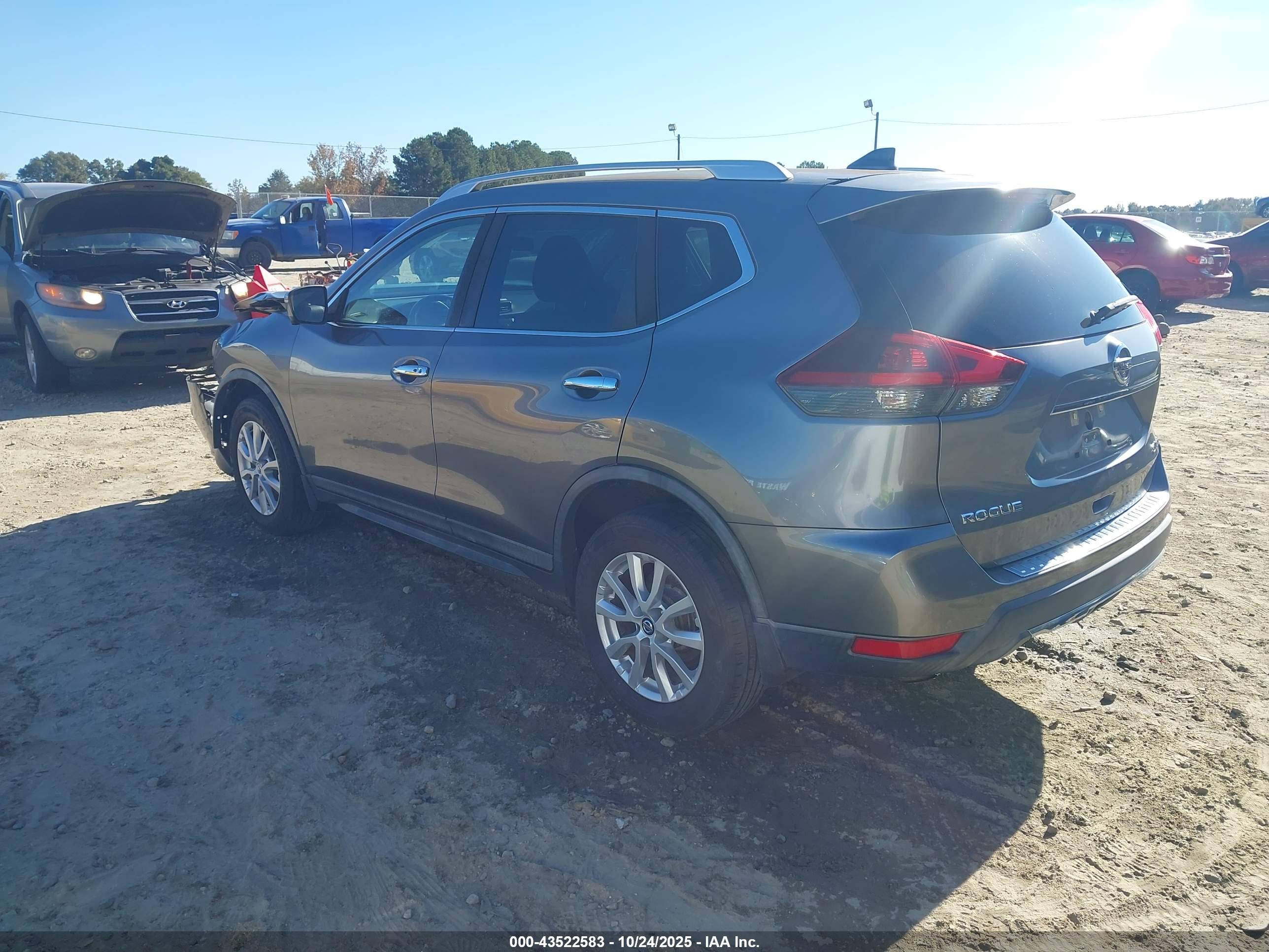 NISSAN ROGUE image 3